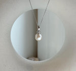 Elly’s Australian ocean white iridescent pearl cool Pendant: Extreme luster, 9.3mm, 2cm high, S925 silver pendant.