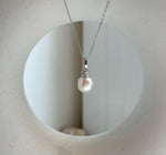 Elly’s Australian ocean white iridescent pearl cool Pendant: Extreme luster, 9.3mm, 2cm high, S925 silver pendant.