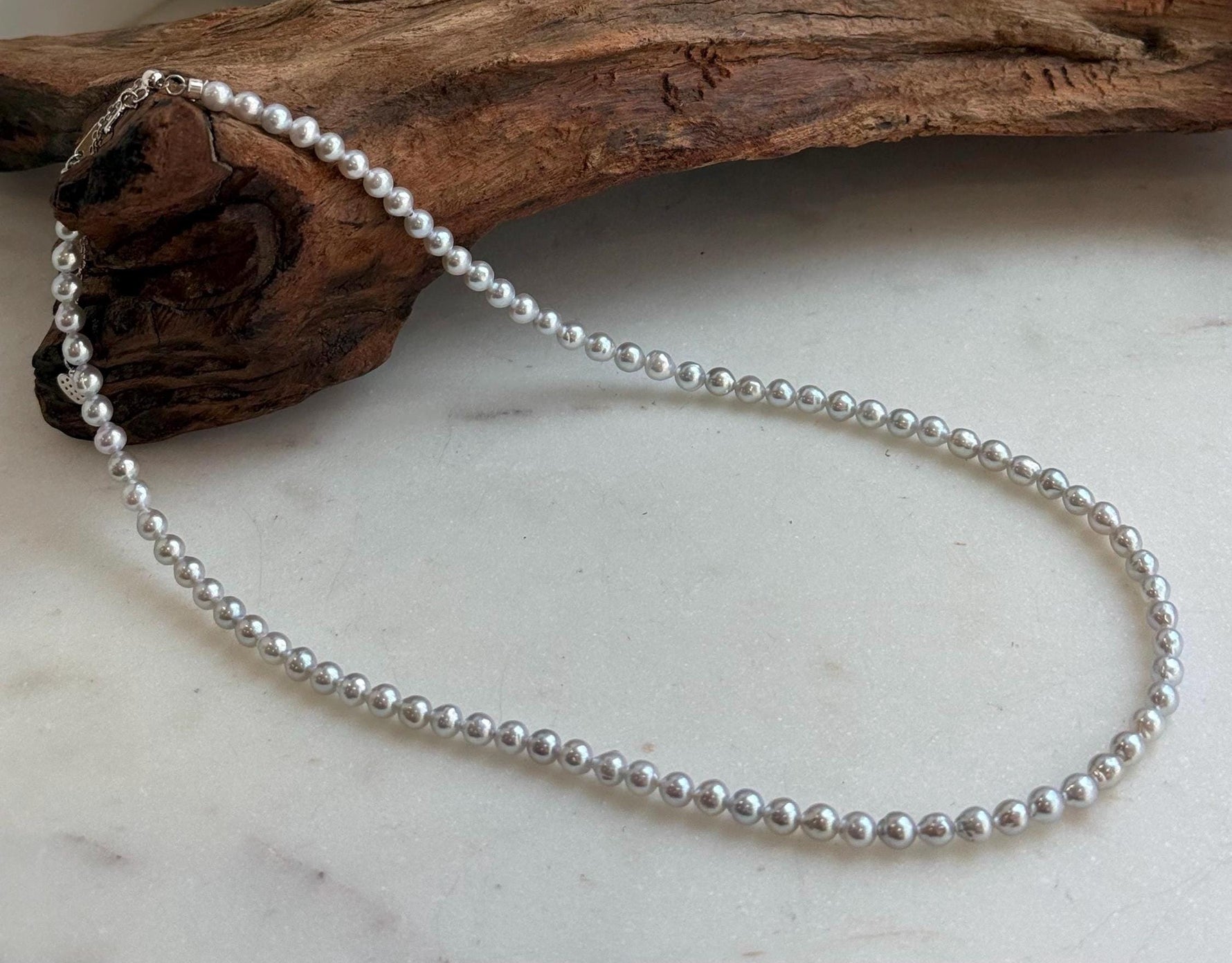 white small pearls necklace for her