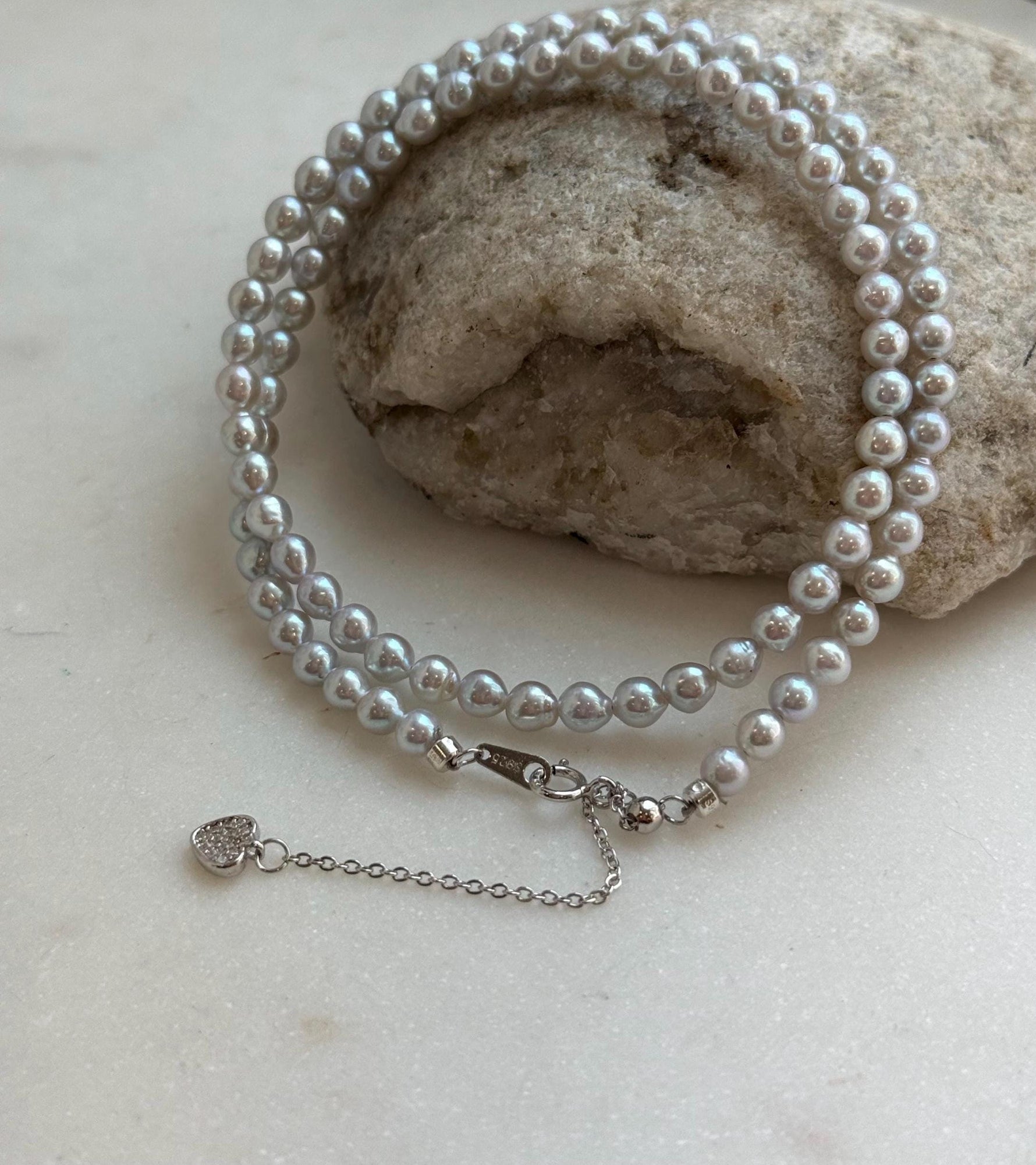 white small pearls necklace for her