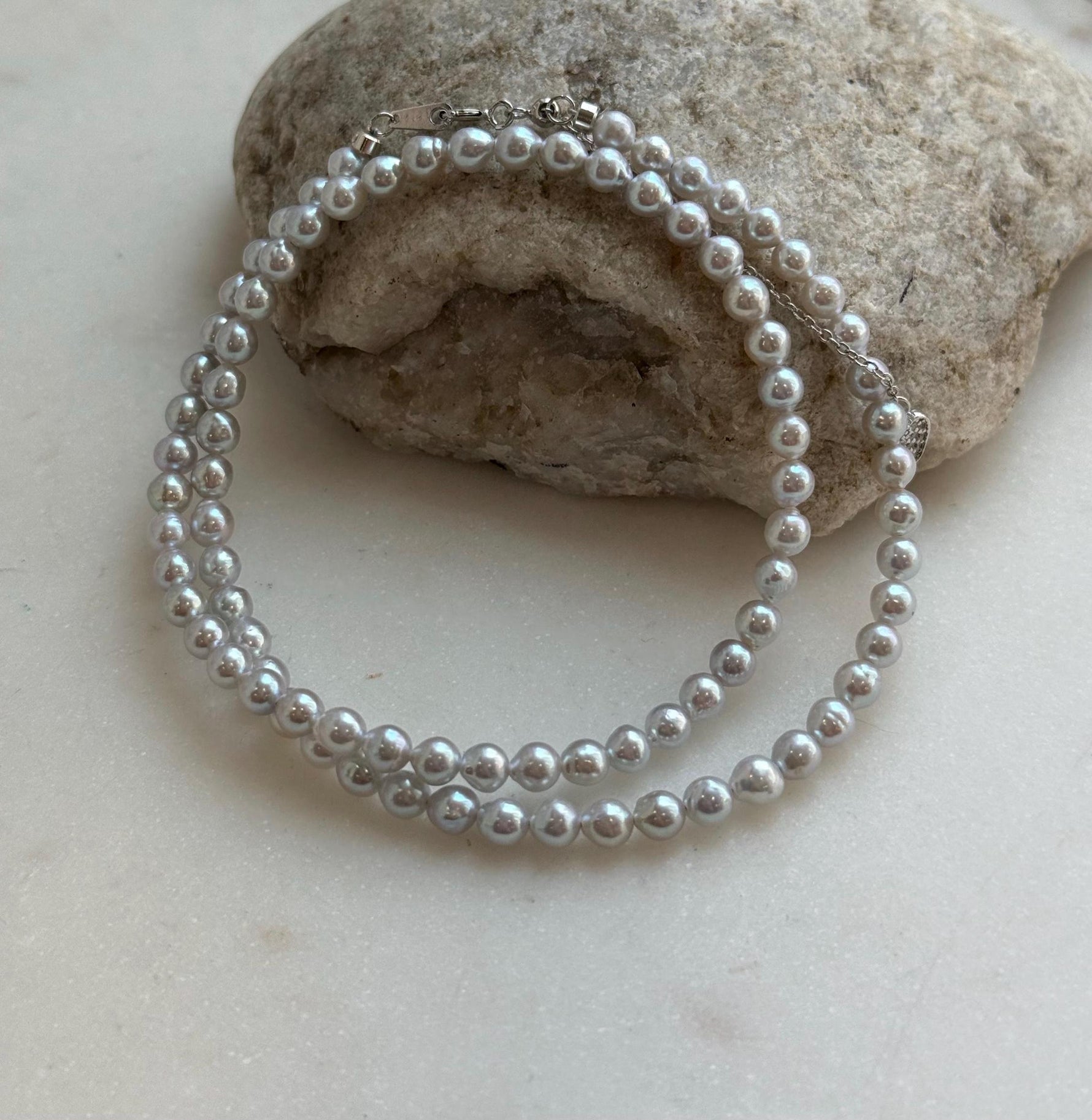 white small pearls fancy necklace for her