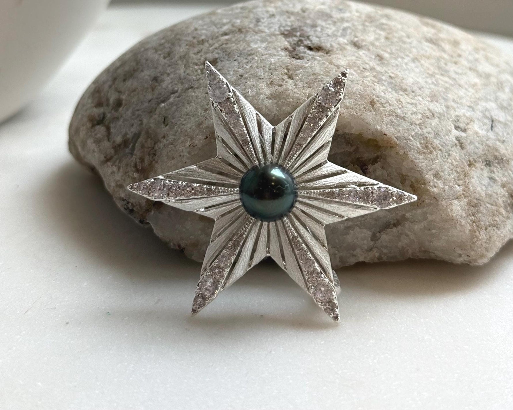Elly’s Tahitian ocean Pearl Star Brooch Pendant 2in1: extreme luster mirrored,9.1mm,4.7cm dia.daily office brooch for her