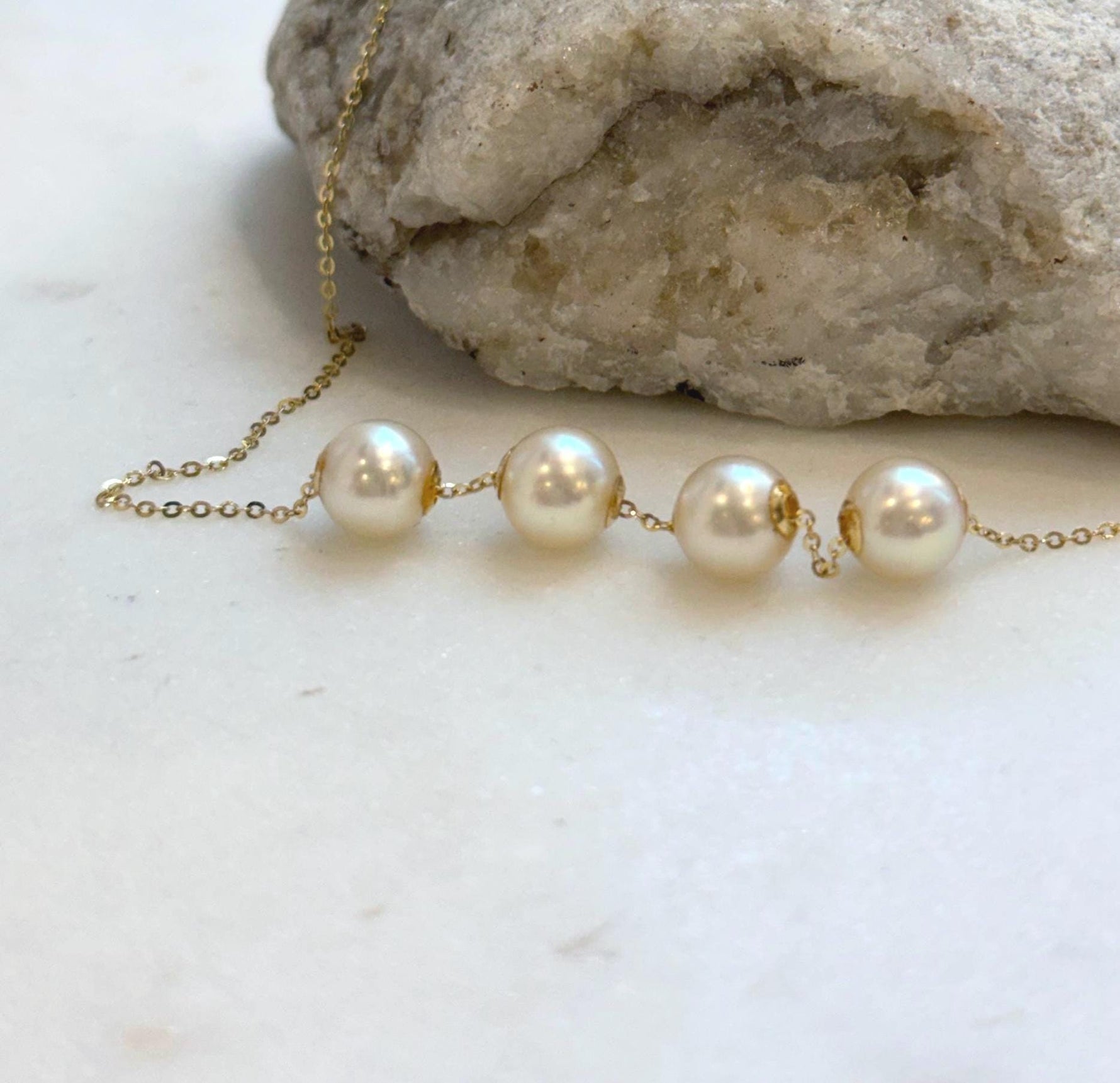 18k gold Akoya ocean pearl floating pendant