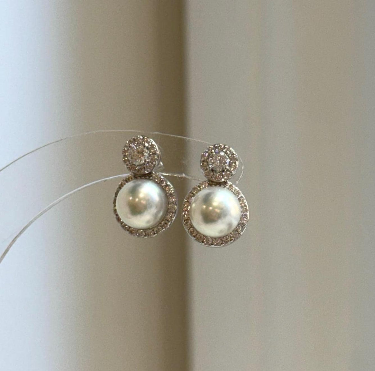 Elly’s 0.2ct Moissanite Akoya ocean pearls earrings: Extreme luster Mirrored, 7.3mm, 1x1.5cm, S925 silver cool earrings.