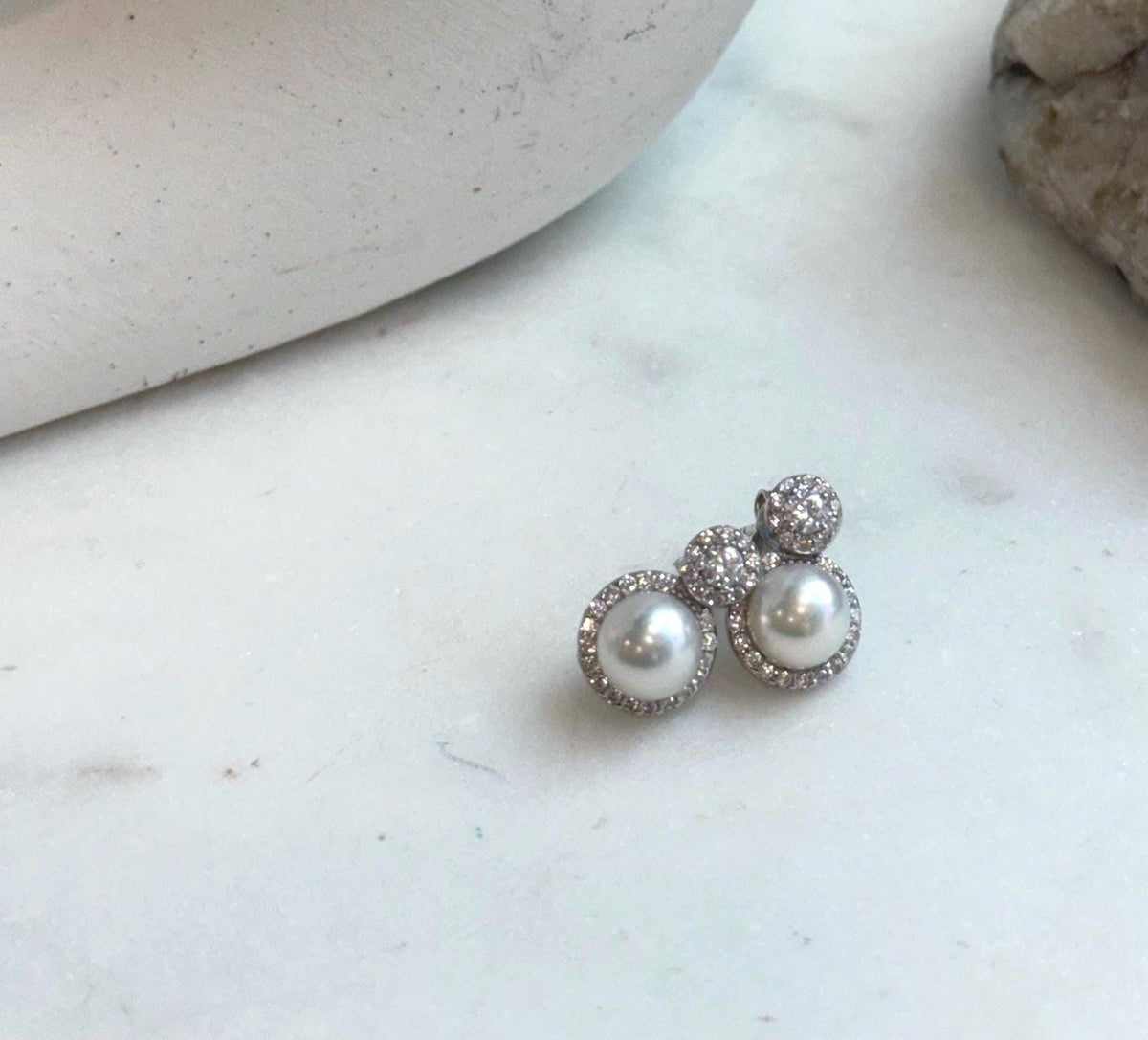 Elly’s 0.2ct Moissanite Akoya ocean pearls earrings: Extreme luster Mirrored, 7.3mm, 1x1.5cm, S925 silver cool earrings.