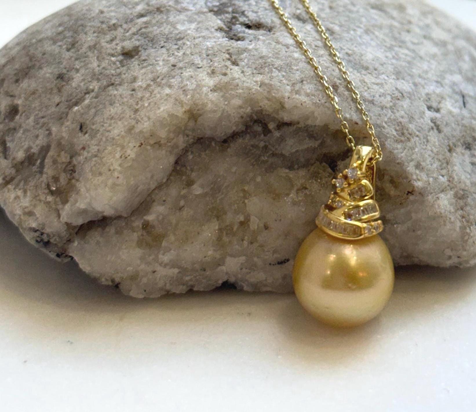 Elly’s 13.5mm huge South Sea deep Golden ocean Pearl pendant: Extreme luster, 2.4cm high, S925 silver 18k gold plated pendant.