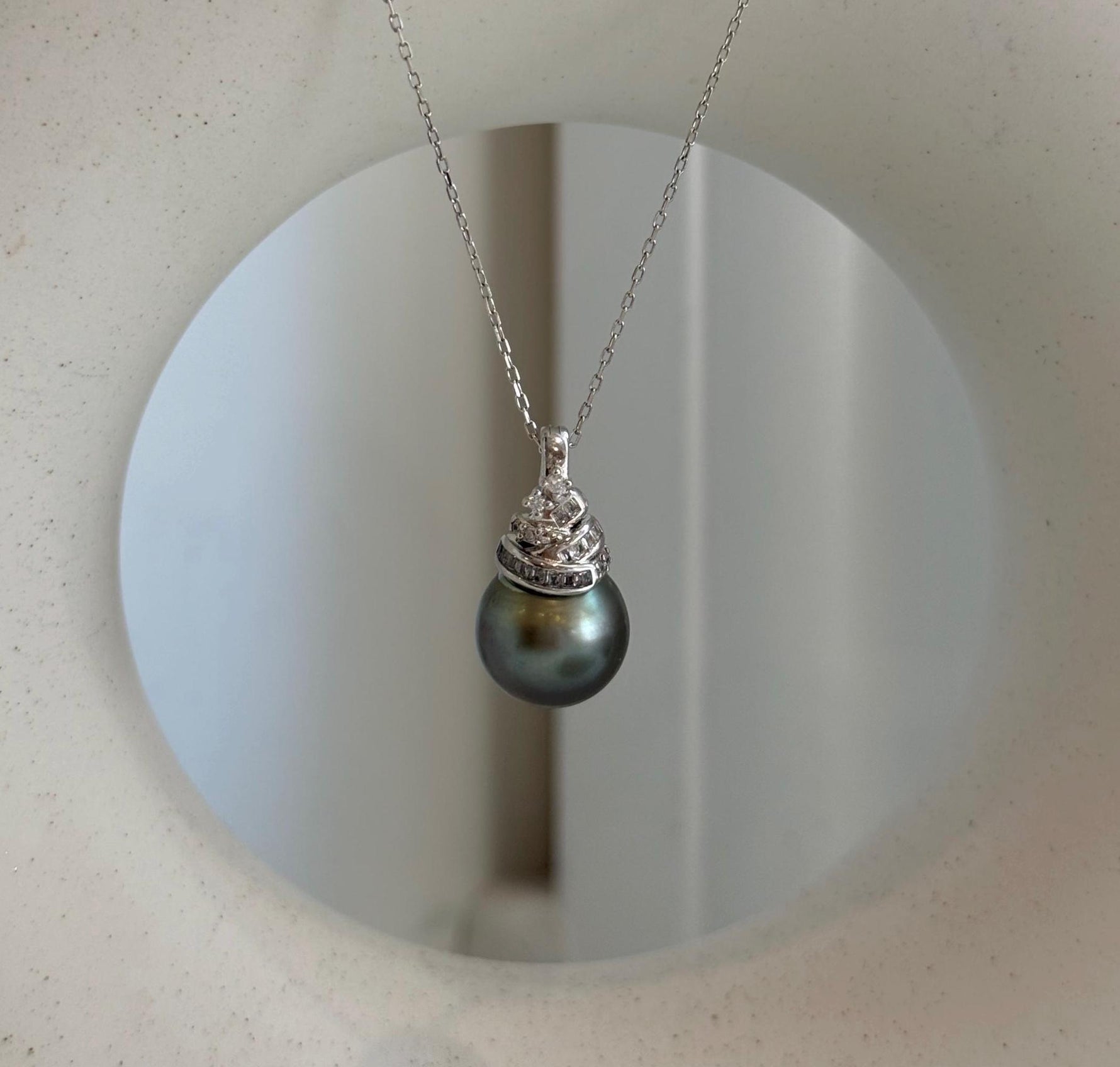 Elly’s 12.4mm Genius Tahitian platinum hunter Ocean Pearl Pendant: Extreme luster mirrored, 2.3cm high, S925 silver pendant.