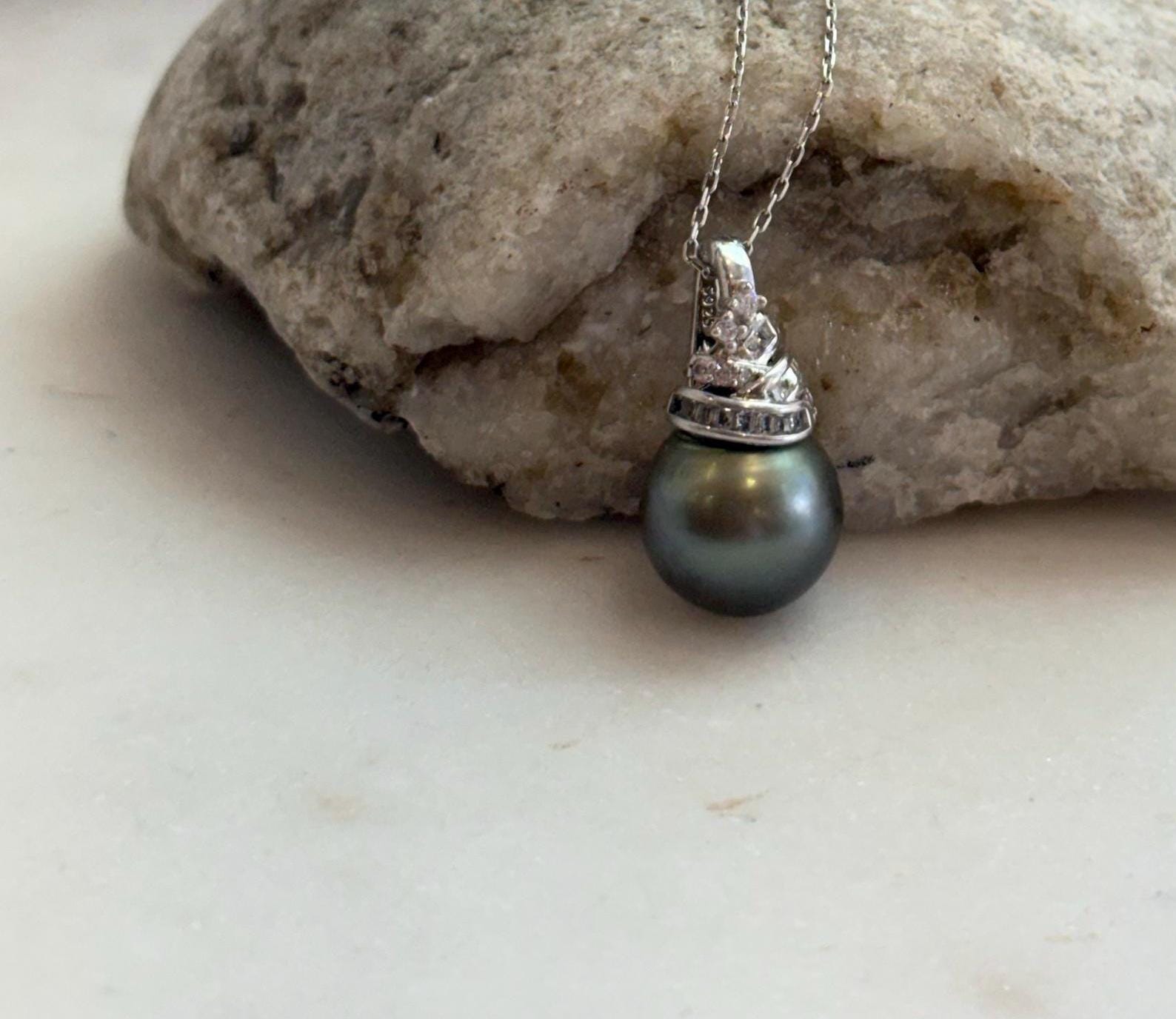 Elly’s 12.4mm Genius Tahitian platinum hunter Ocean Pearl Pendant: Extreme luster mirrored, 2.3cm high, S925 silver pendant.