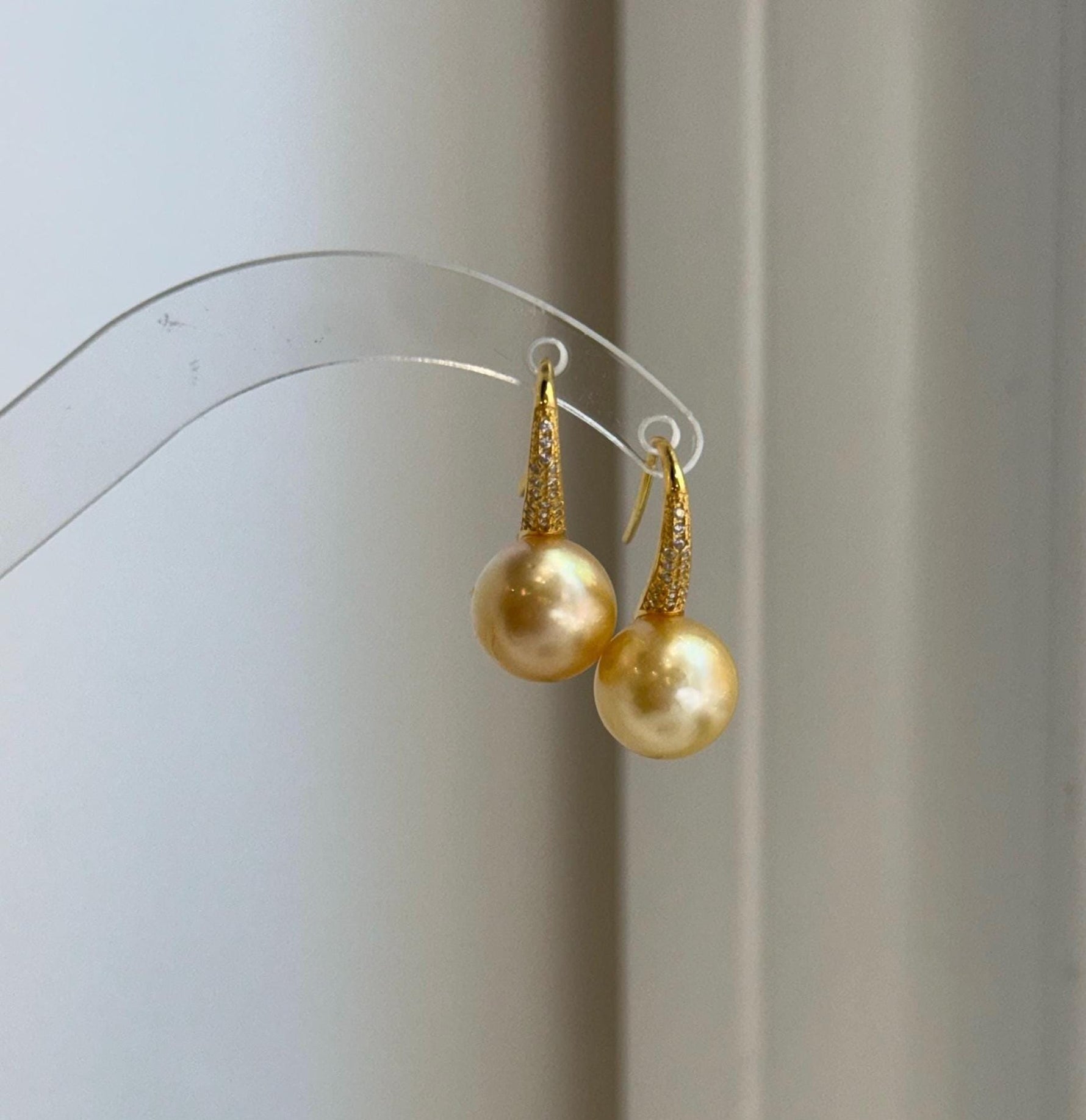 Elly’s 11.5mm Genius South sea golden ocean Pearls High-heel Earrings hooks: Extreme luster, 2.5cm high, S925 silver cool earrings.