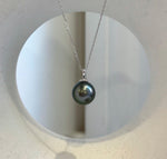 Elly’s 12.3mm Au750 18K Gold Genius Tahitian peacock green Ocean Pearl Pendant: Extreme luster mirrored, 1.9cm high, 18K real gold pendant.