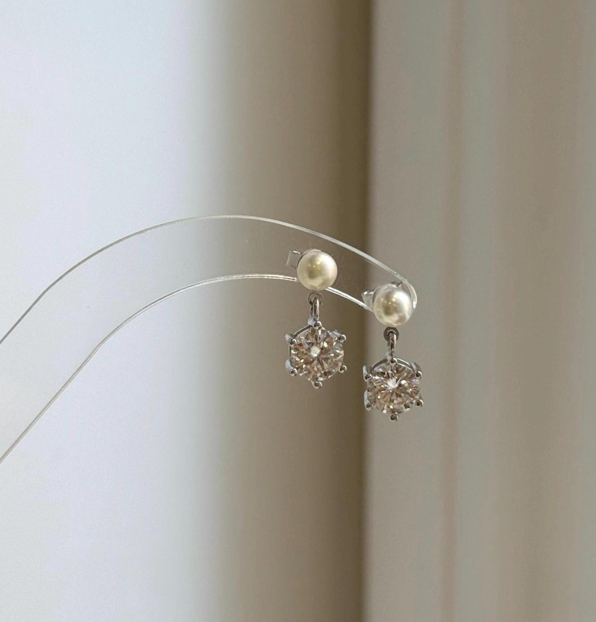 Elly’s 2.0ct Moissanite Akoya ocean pearls earrings: Extreme luster Mirrored, 4.9mm, 1.7cm high, S925 silver cool earrings.
