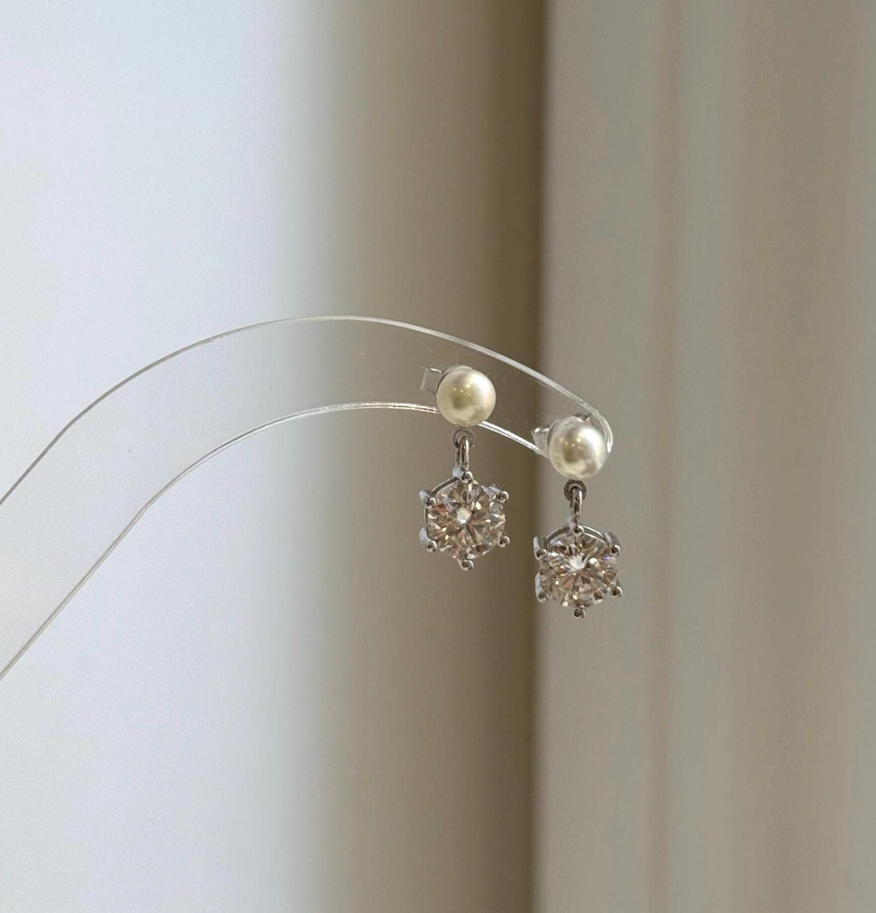 Elly’s 2.0ct Moissanite Akoya ocean pearls earrings: Extreme luster Mirrored, 4.9mm, 1.7cm high, S925 silver cool earrings.