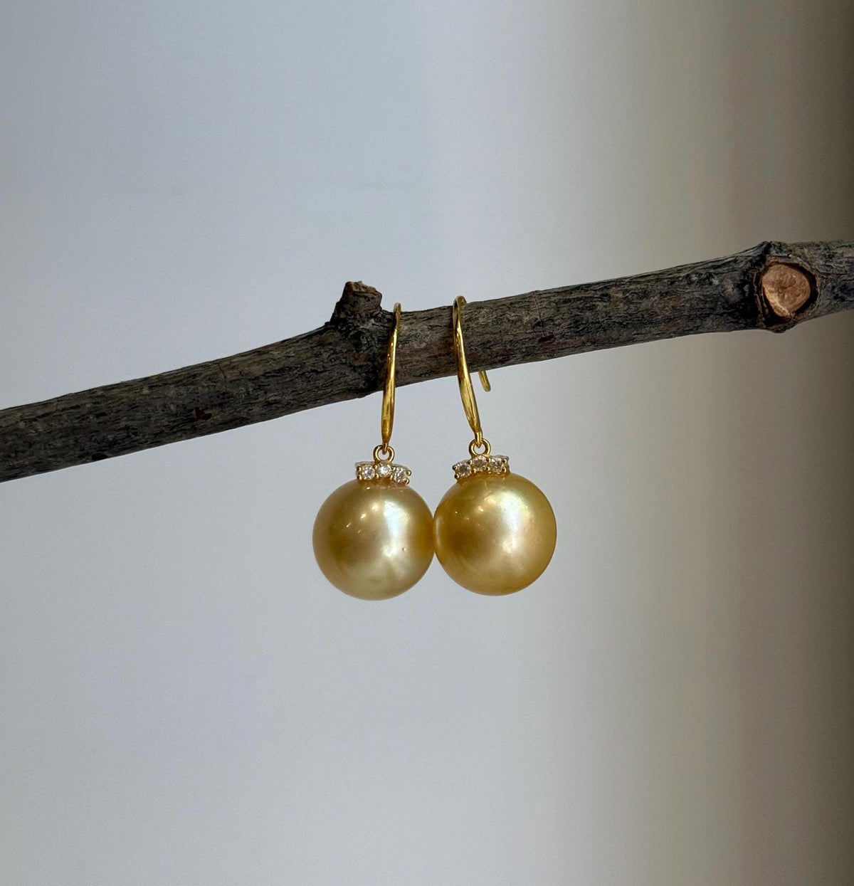 south sea golden quality earrings hooks for her anniversary