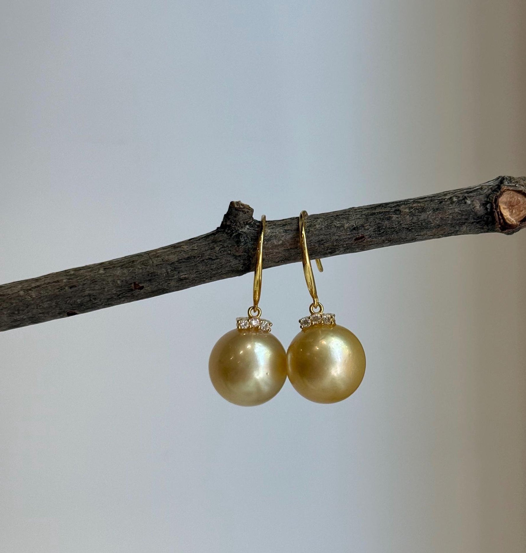 south sea golden quality earrings hooks for her birthday