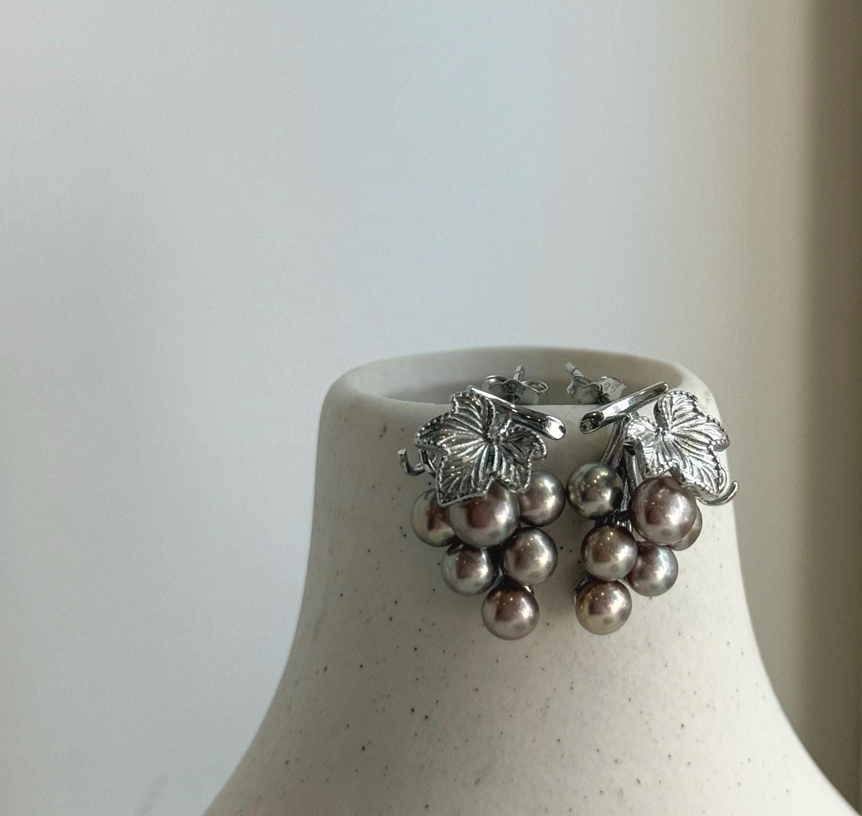Elly’s 4.8-5.8mm Genius Freshwater rose green Keshi Pearls Grape Earrings: Extreme luster mirrored, 1.4x2.2cm, S925 silver earrings.