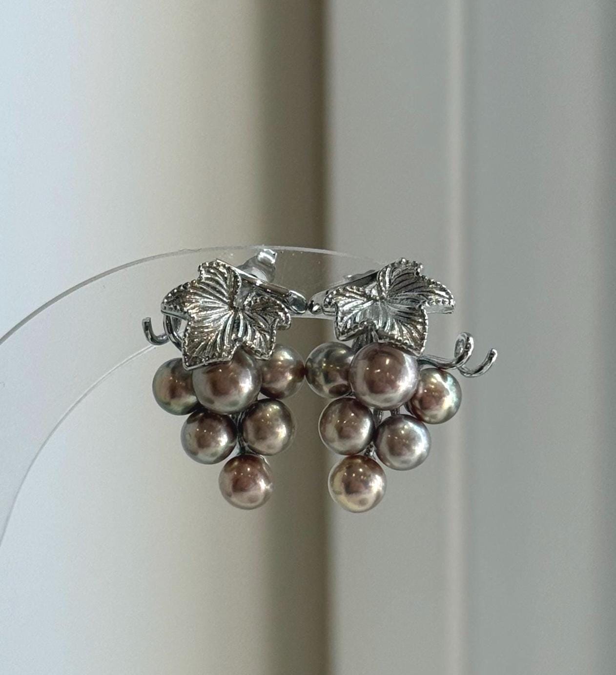 Elly’s 4.8-5.8mm Genius Freshwater rose green Keshi Pearls Grape Earrings: Extreme luster mirrored, 1.4x2.2cm, S925 silver earrings.