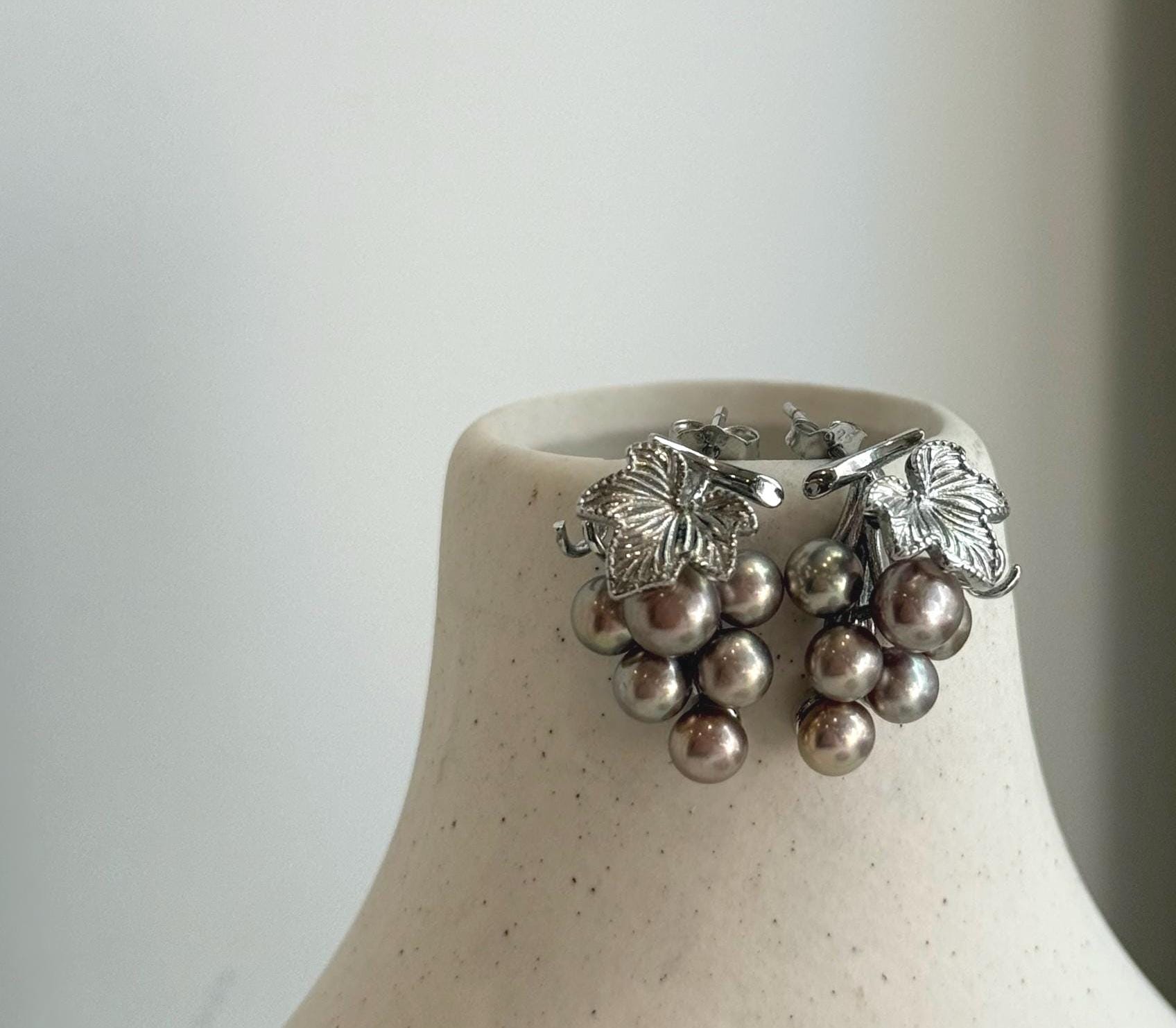 Elly’s 4.8-5.8mm Genius Freshwater rose green Keshi Pearls Grape Earrings: Extreme luster mirrored, 1.4x2.2cm, S925 silver earrings.