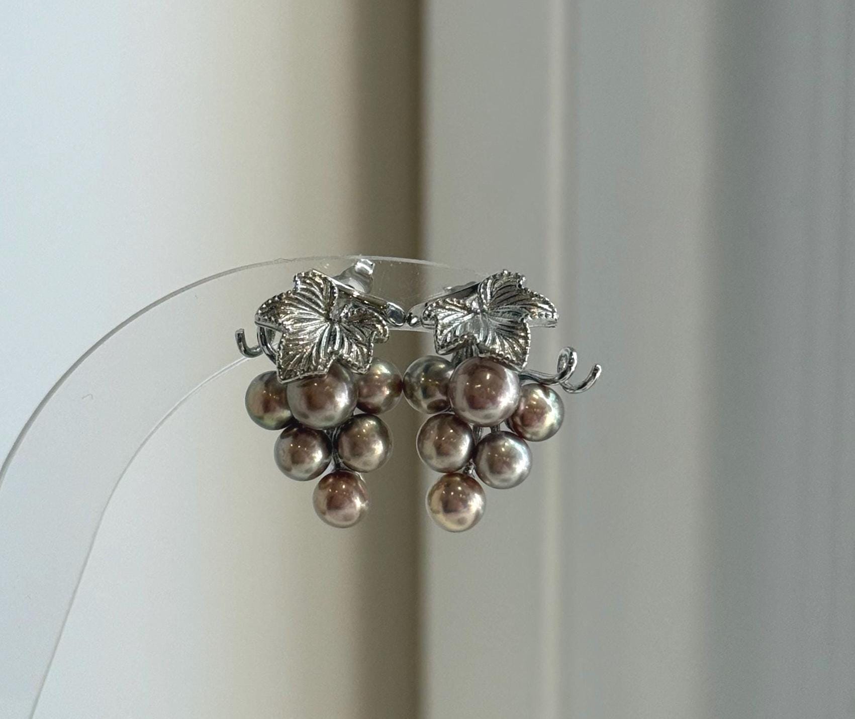 Elly’s 4.8-5.8mm Genius Freshwater rose green Keshi Pearls Grape Earrings: Extreme luster mirrored, 1.4x2.2cm, S925 silver earrings.