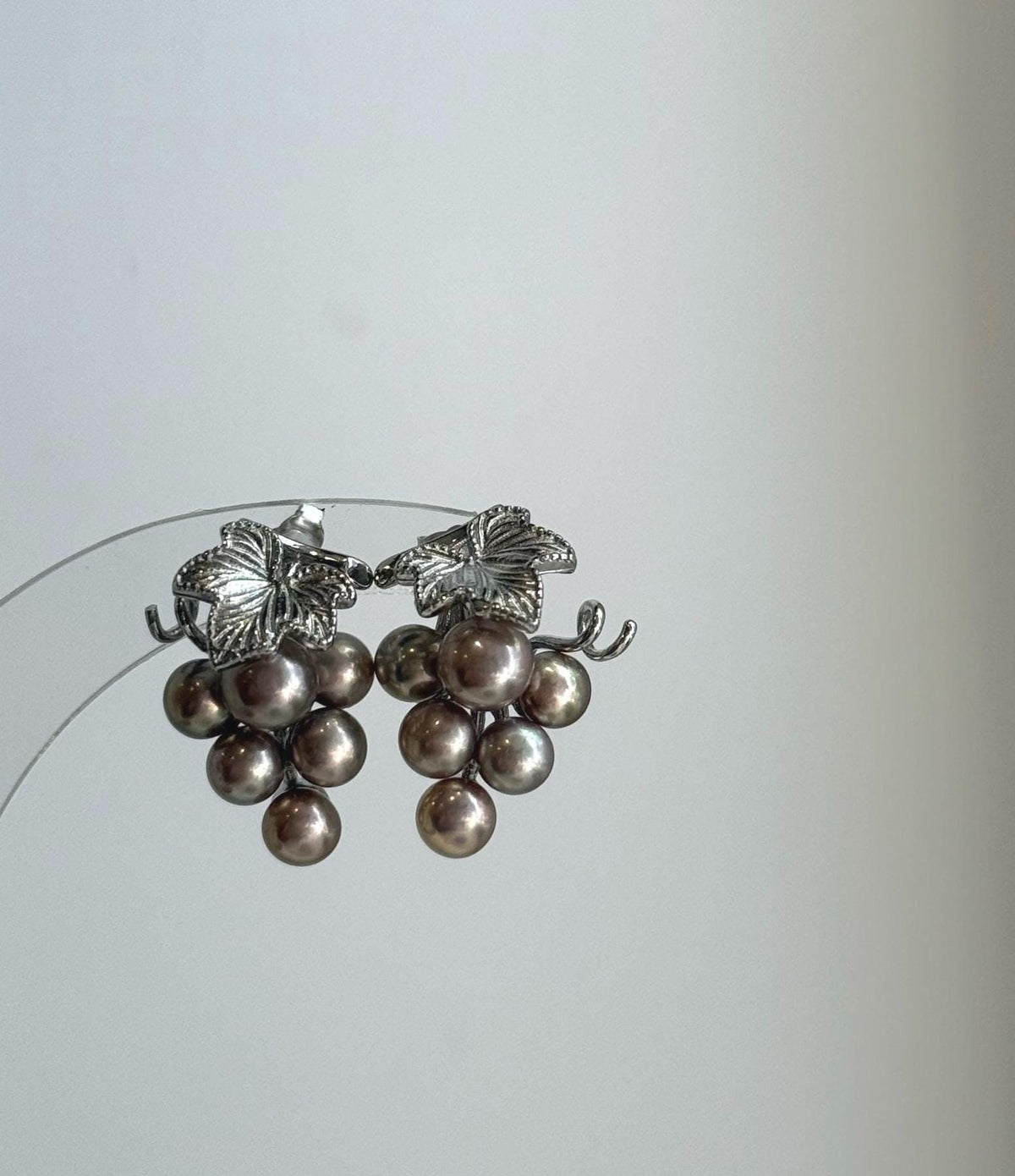 Elly’s 4.8-5.8mm Genius Freshwater rose green Keshi Pearls Grape Earrings: Extreme luster mirrored, 1.4x2.2cm, S925 silver earrings.