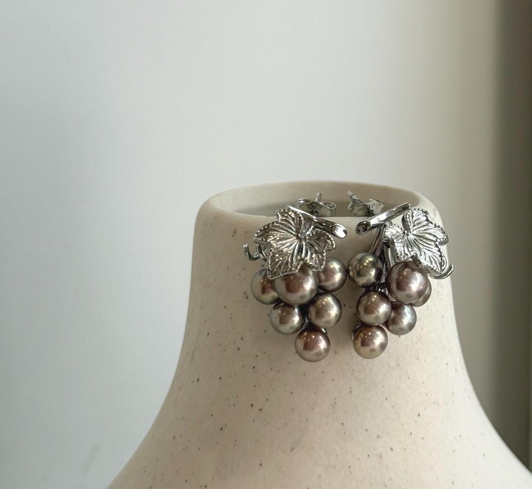 Elly’s 4.8-5.8mm Genius Freshwater rose green Keshi Pearls Grape Earrings: Extreme luster mirrored, 1.4x2.2cm, S925 silver earrings.