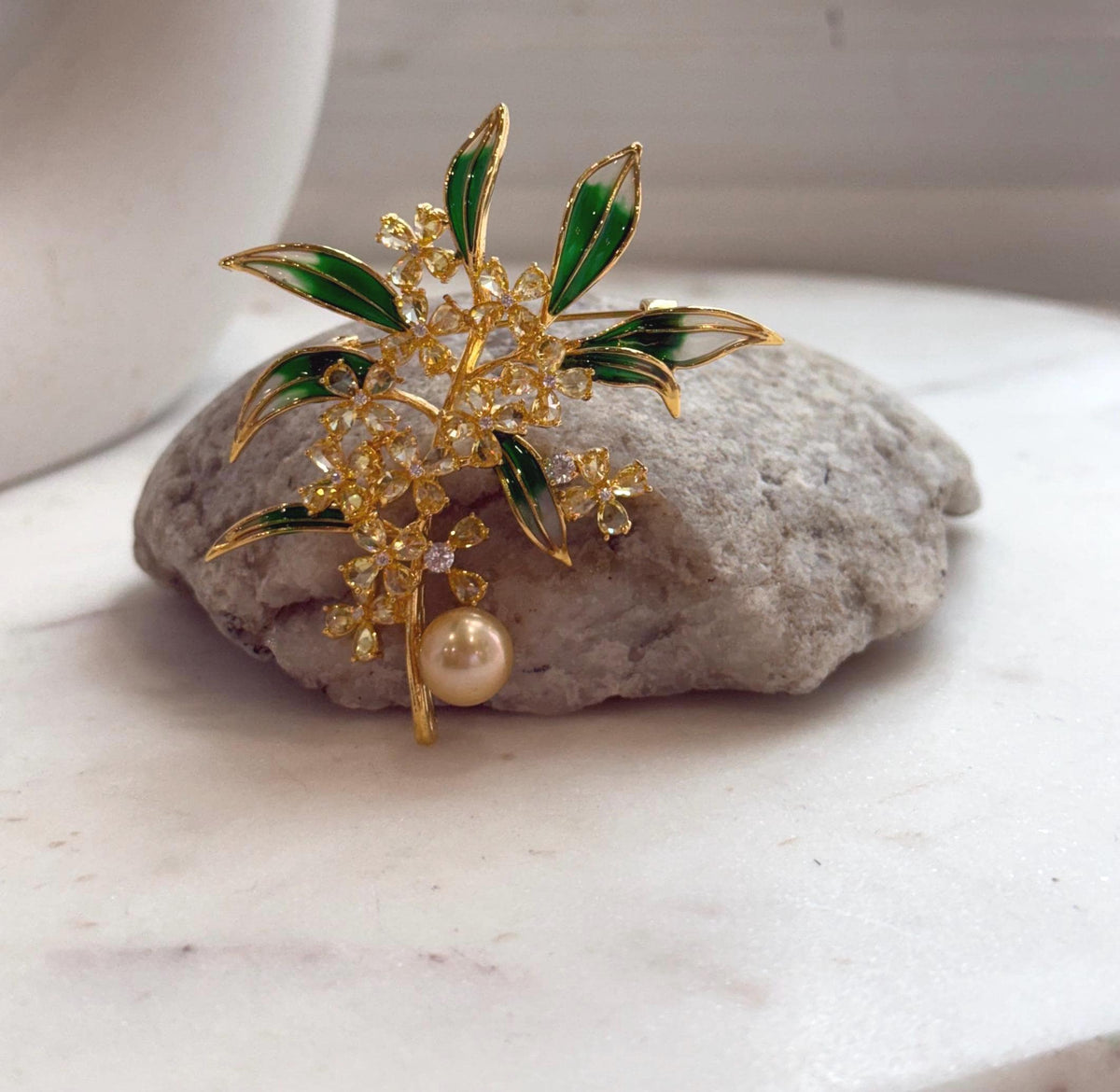 Elly’s 9.4mm Edison golden pearl Osmanthus Floral brooch pendant 2in1: Extreme luster mirrored, 6x6.5cm, no chain.