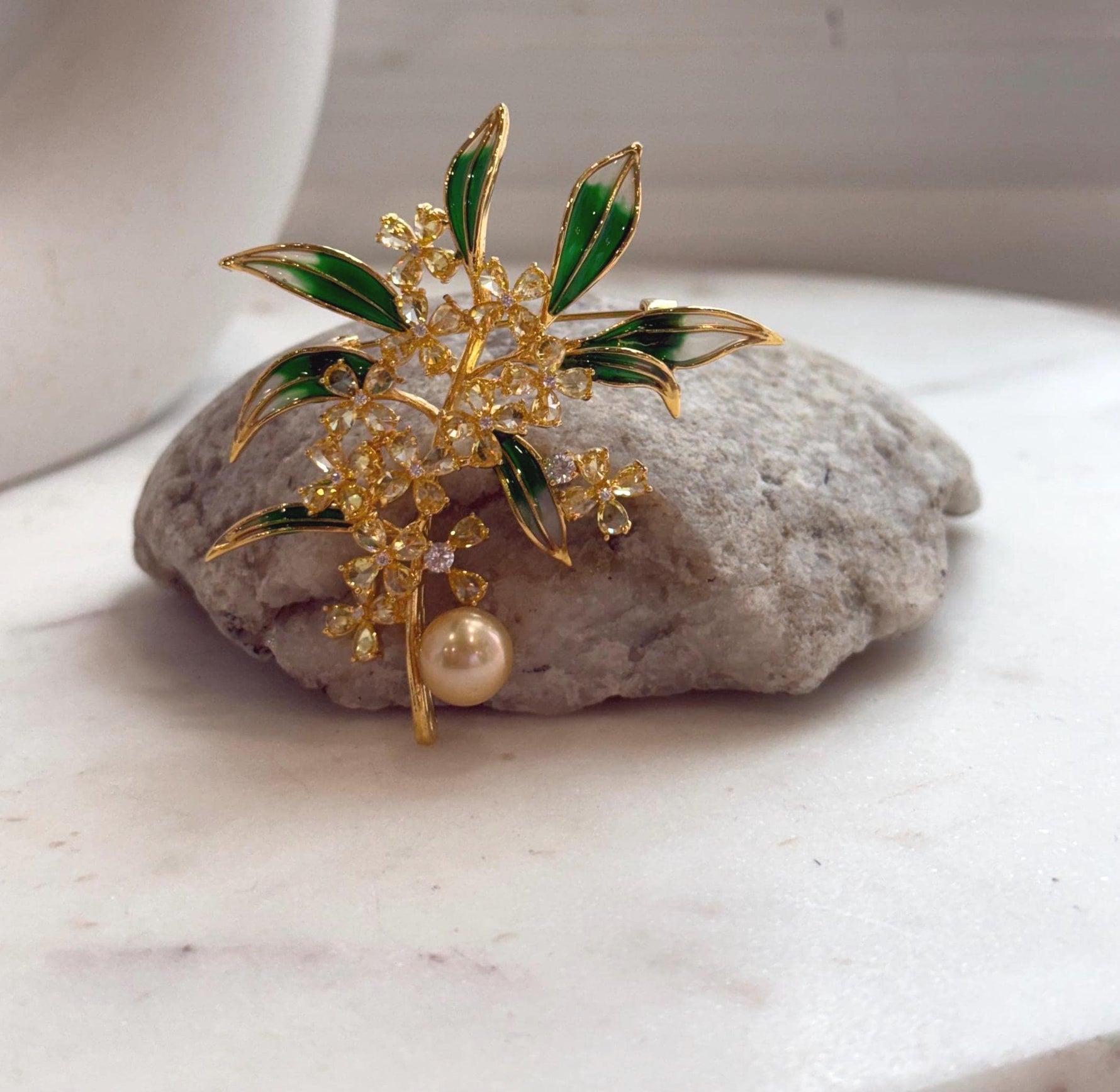 Elly’s 9.4mm Edison golden pearl Osmanthus Floral brooch pendant 2in1: Extreme luster mirrored, 6x6.5cm, no chain.