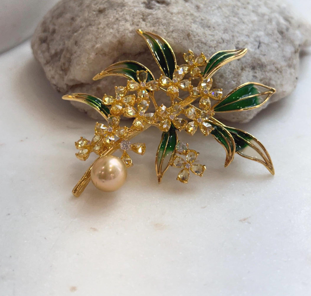 Elly’s 9.4mm Edison golden pearl Osmanthus Floral brooch pendant 2in1: Extreme luster mirrored, 6x6.5cm, no chain.