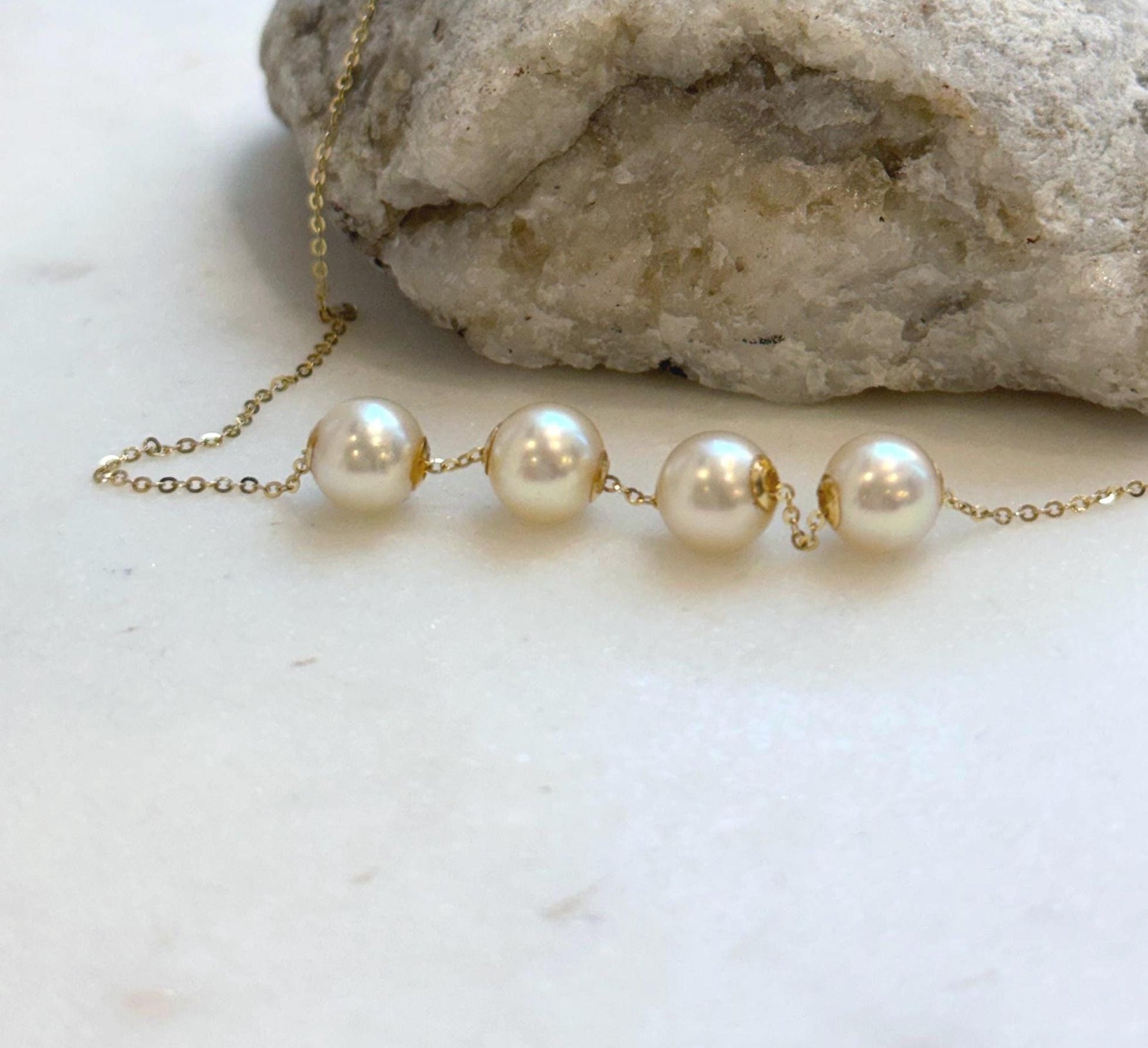 18k gold Akoya ocean pearl floating pendant