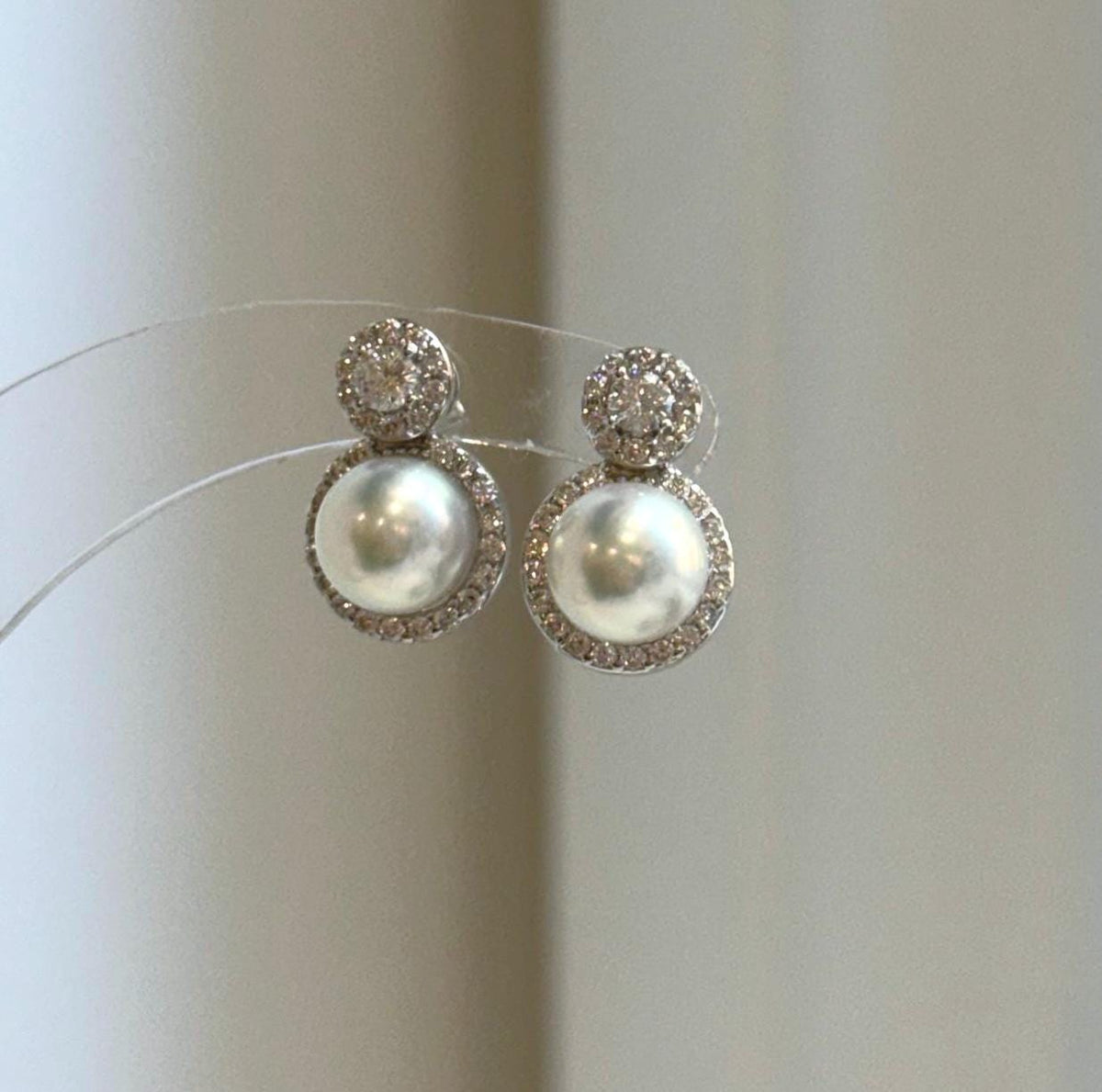 Elly’s 0.2ct Moissanite Akoya ocean pearls earrings: Extreme luster Mirrored, 7.3mm, 1x1.5cm, S925 silver cool earrings.