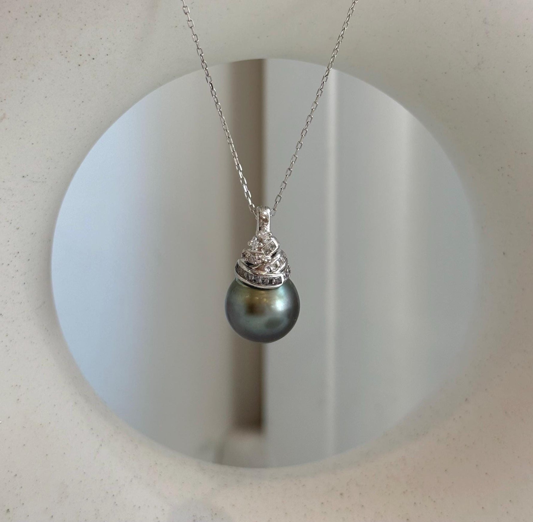 Elly’s 12.4mm Genius Tahitian platinum hunter Ocean Pearl Pendant: Extreme luster mirrored, 2.3cm high, S925 silver pendant.