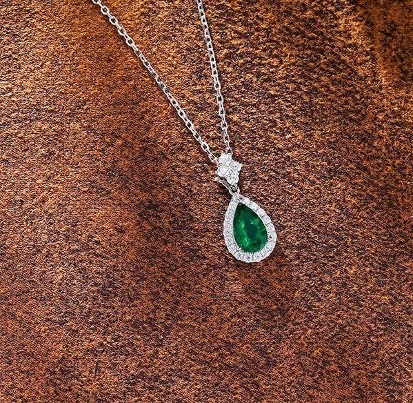 Lab Emerald 3-Prong Gemstone Pendant | 1ct 5x8mm waterdrop | Vivid green | Solid S925 Silver with 18K Gold plated Moissanite pendant.