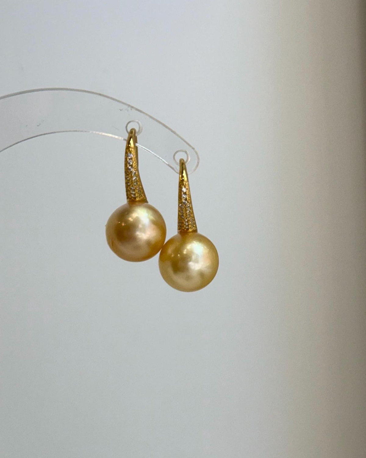 Elly’s 11.5mm Genius South sea golden ocean Pearls High-heel Earrings hooks: Extreme luster, 2.5cm high, S925 silver cool earrings.