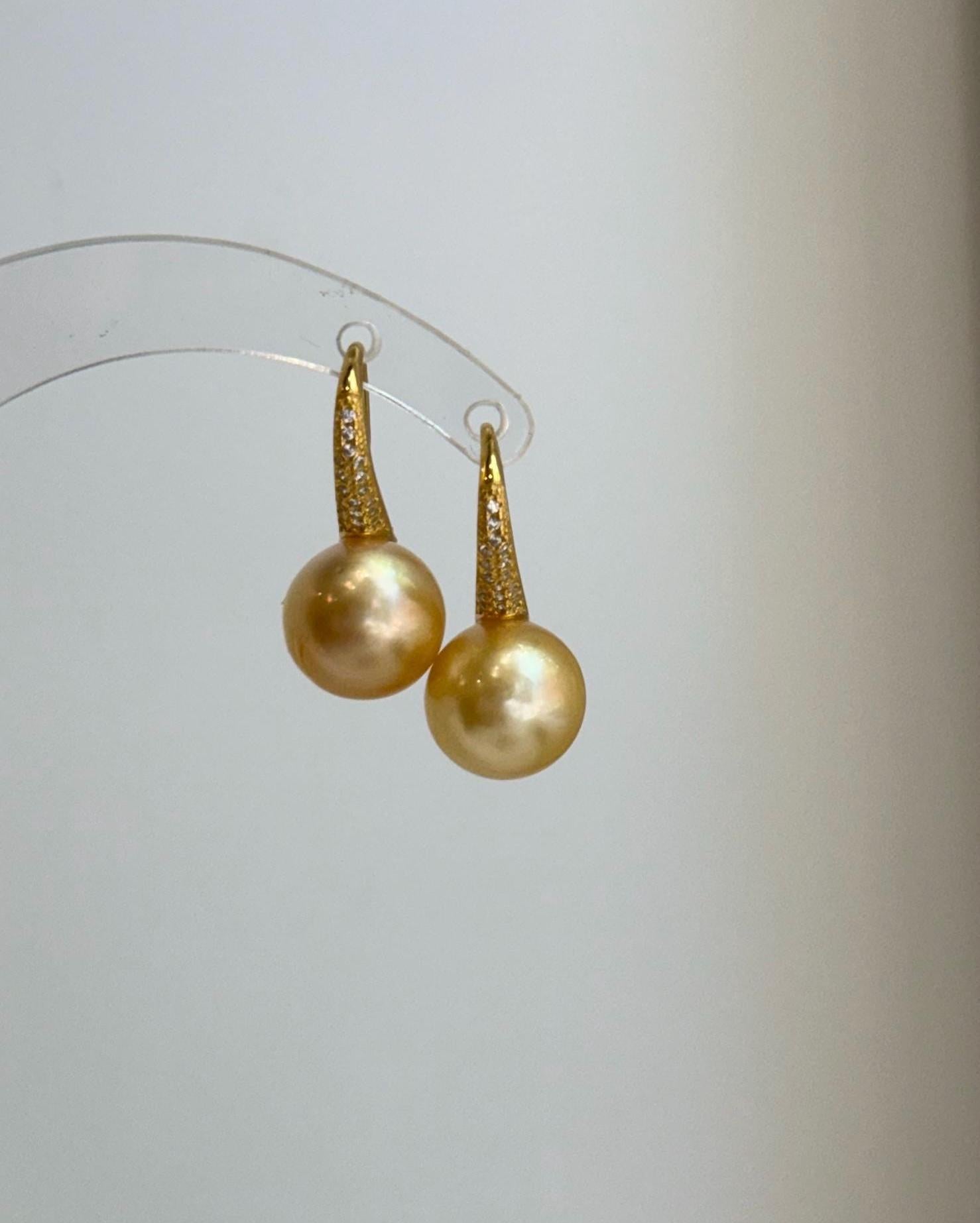 Elly’s 11.5mm Genius South sea golden ocean Pearls High-heel Earrings hooks: Extreme luster, 2.5cm high, S925 silver cool earrings.