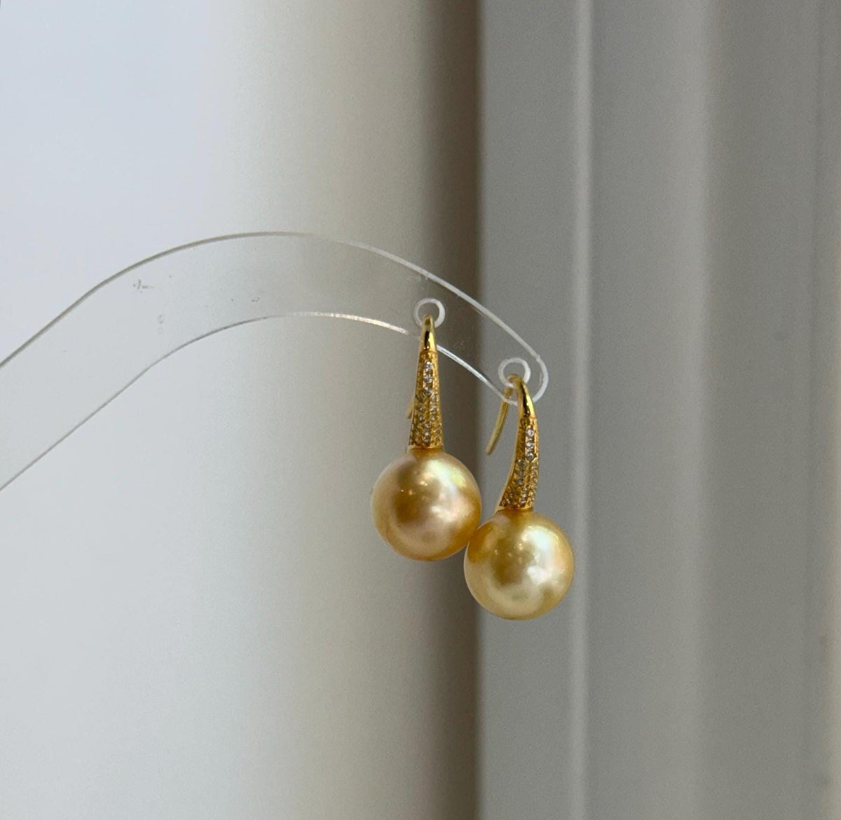 Elly’s 11.5mm Genius South sea golden ocean Pearls High-heel Earrings hooks: Extreme luster, 2.5cm high, S925 silver cool earrings.