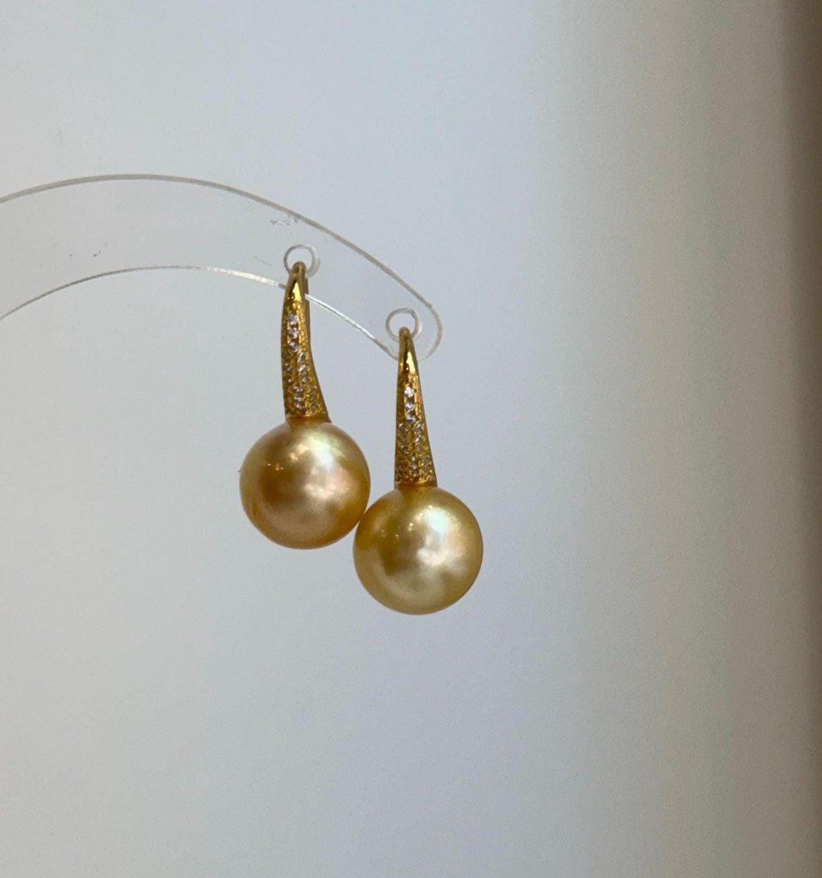 Elly’s 11.5mm Genius South sea golden ocean Pearls High-heel Earrings hooks: Extreme luster, 2.5cm high, S925 silver cool earrings.