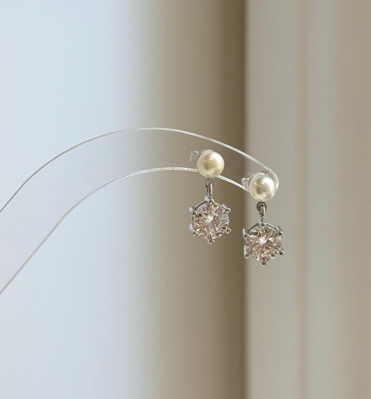 Elly’s 2.0ct Moissanite Akoya ocean pearls earrings: Extreme luster Mirrored, 4.9mm, 1.7cm high, S925 silver cool earrings.
