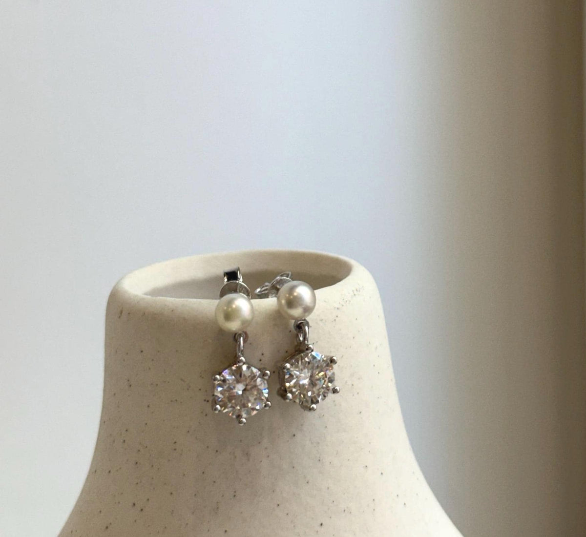 Elly’s 2.0ct Moissanite Akoya ocean pearls earrings: Extreme luster Mirrored, 4.9mm, 1.7cm high, S925 silver cool earrings.
