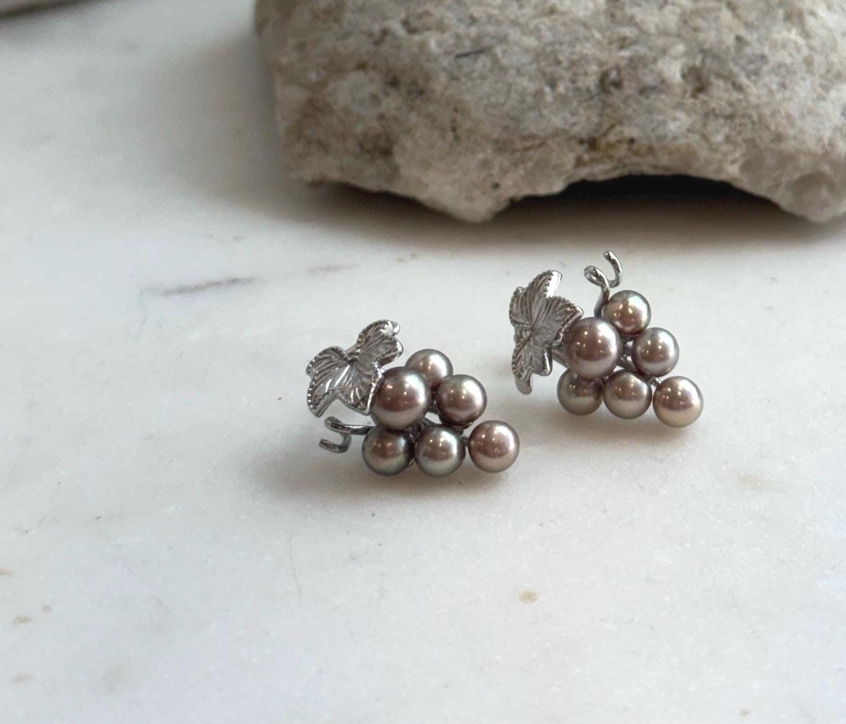 Elly’s 4.8-5.8mm Genius Freshwater rose green Keshi Pearls Grape Earrings: Extreme luster mirrored, 1.4x2.2cm, S925 silver earrings.