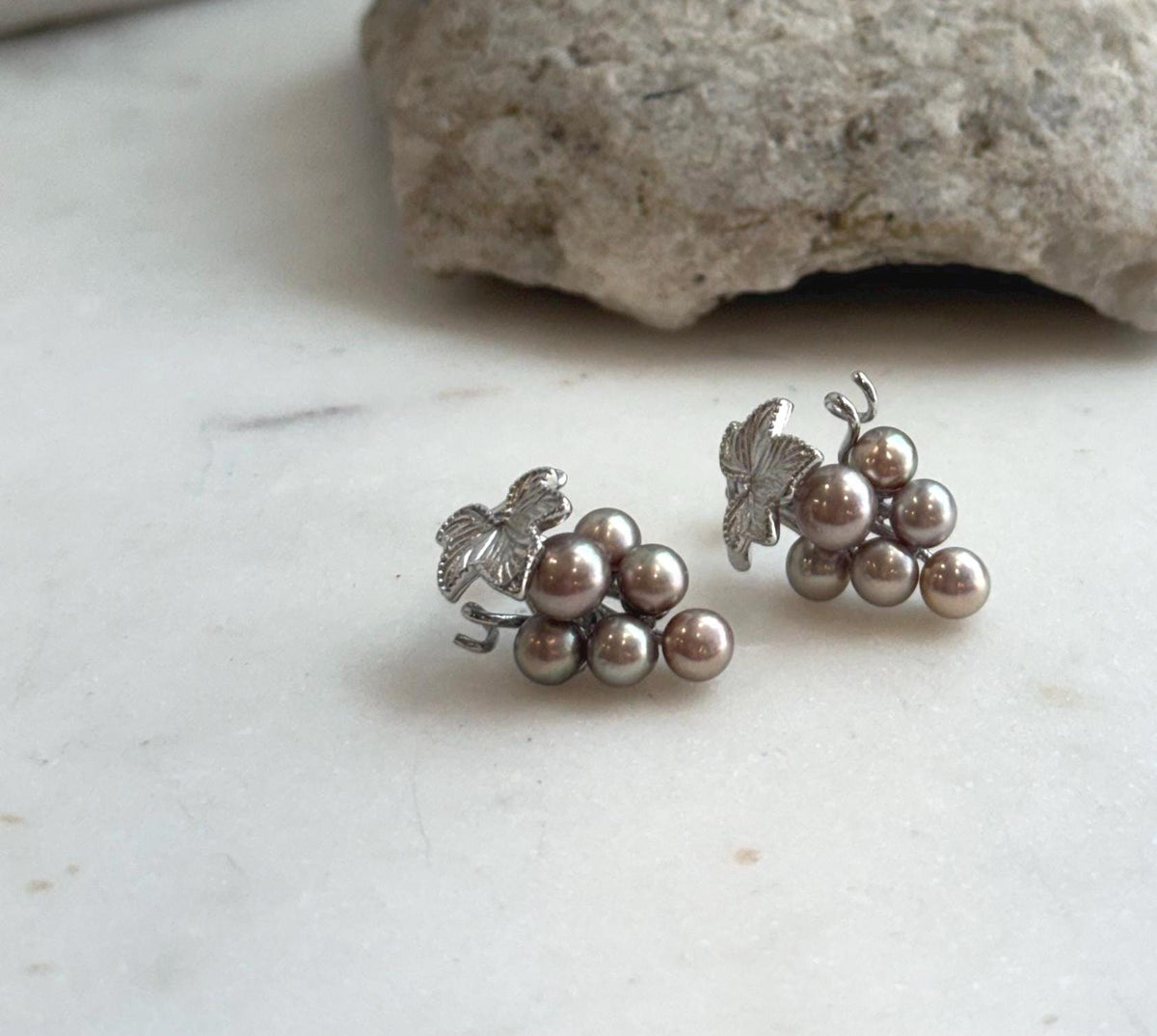 Elly’s 4.8-5.8mm Genius Freshwater rose green Keshi Pearls Grape Earrings: Extreme luster mirrored, 1.4x2.2cm, S925 silver earrings.