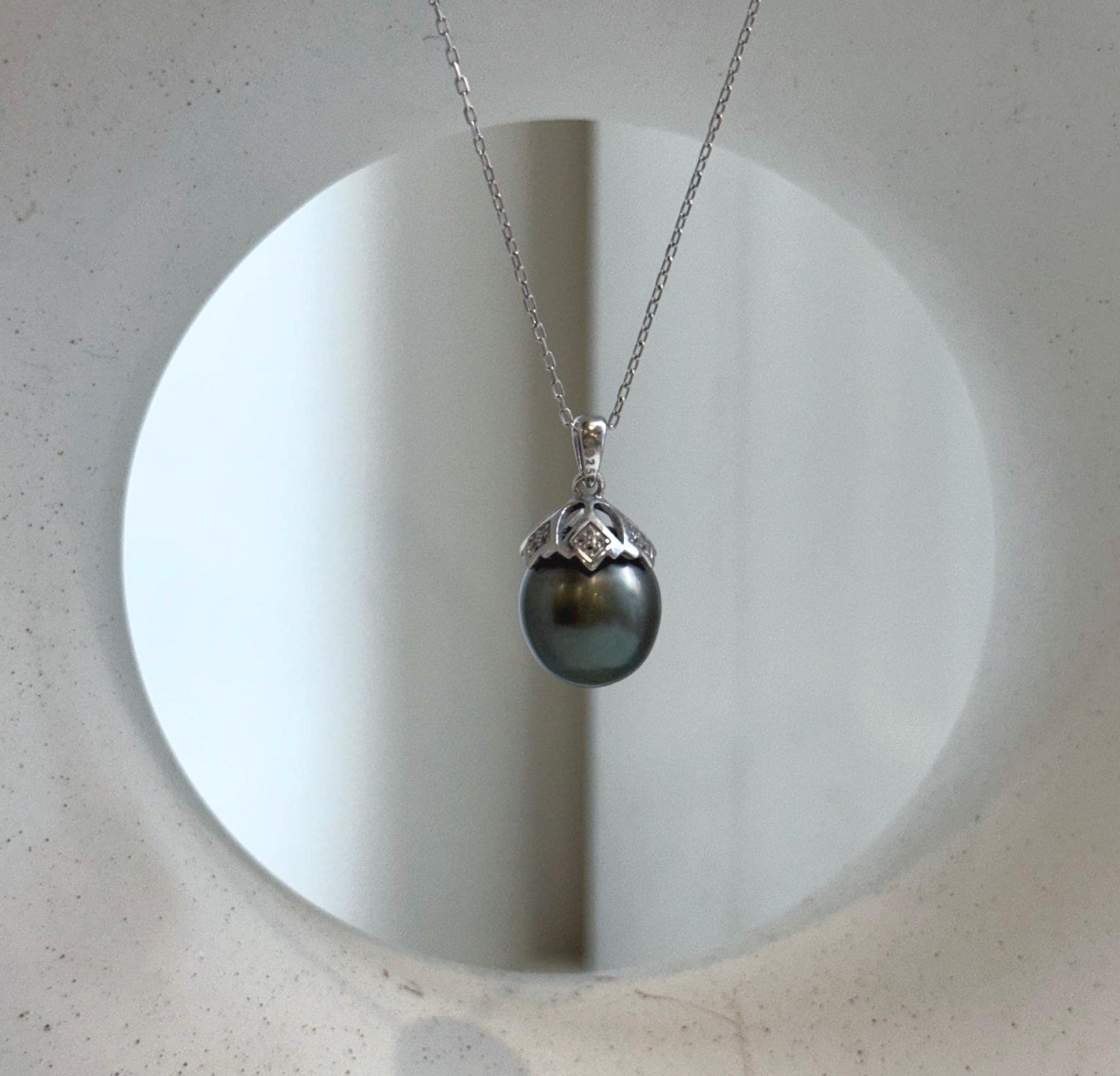Elly’s 11.6mm Genius Tahitian platinum hunter Ocean Pearl Pendant: Extreme luster mirrored, 2.1cm high, S925 silver pendant.