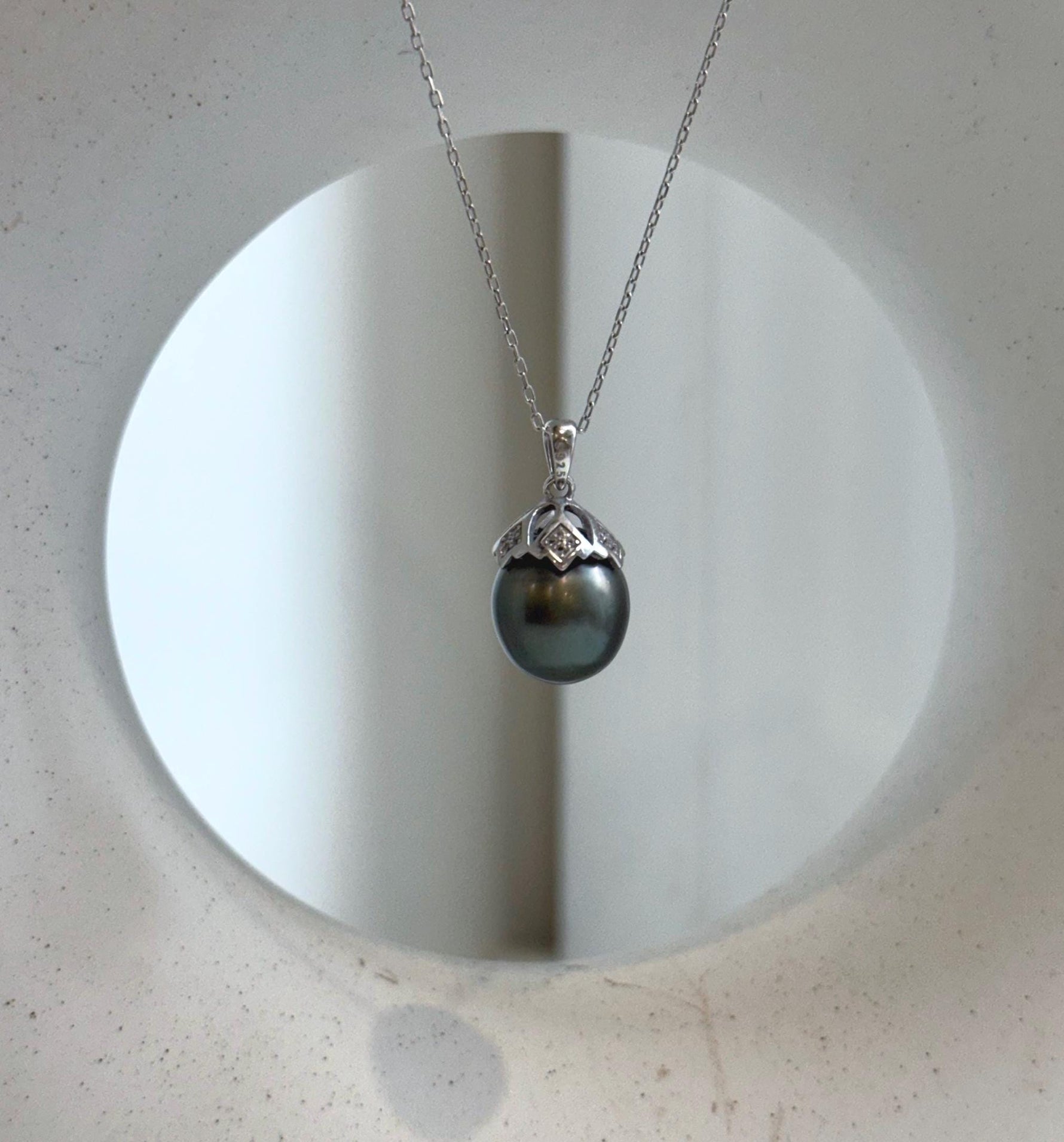 Elly’s 11.6mm Genius Tahitian platinum hunter Ocean Pearl Pendant: Extreme luster mirrored, 2.1cm high, S925 silver pendant.