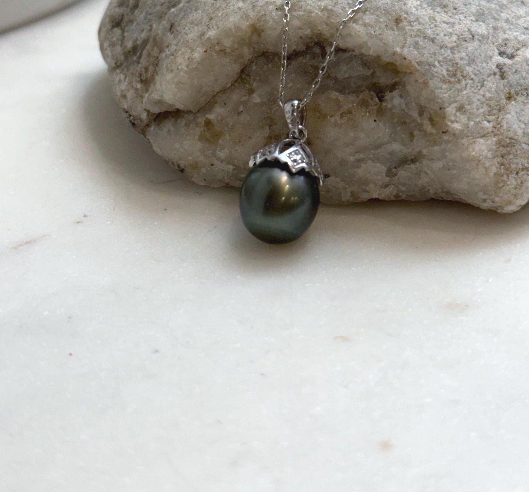 Elly’s 11.6mm Genius Tahitian platinum hunter Ocean Pearl Pendant: Extreme luster mirrored, 2.1cm high, S925 silver pendant.