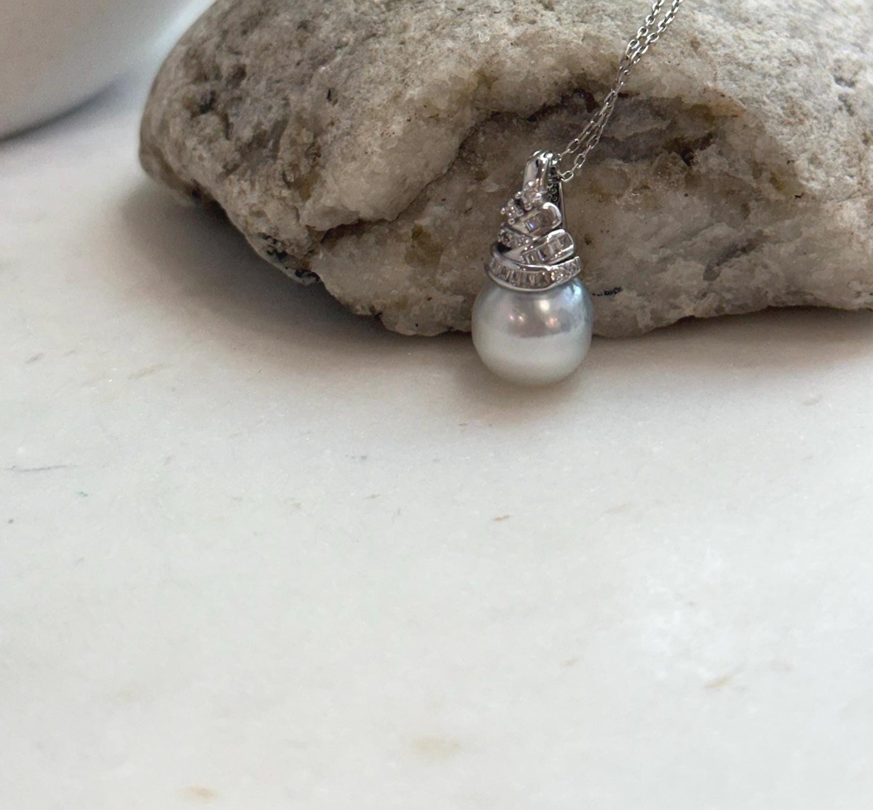 Elly’s 11.3mm Australian ocean white silver pearl cool Pendant: Extreme luster, 2.2cm high, S925 silver pendant.