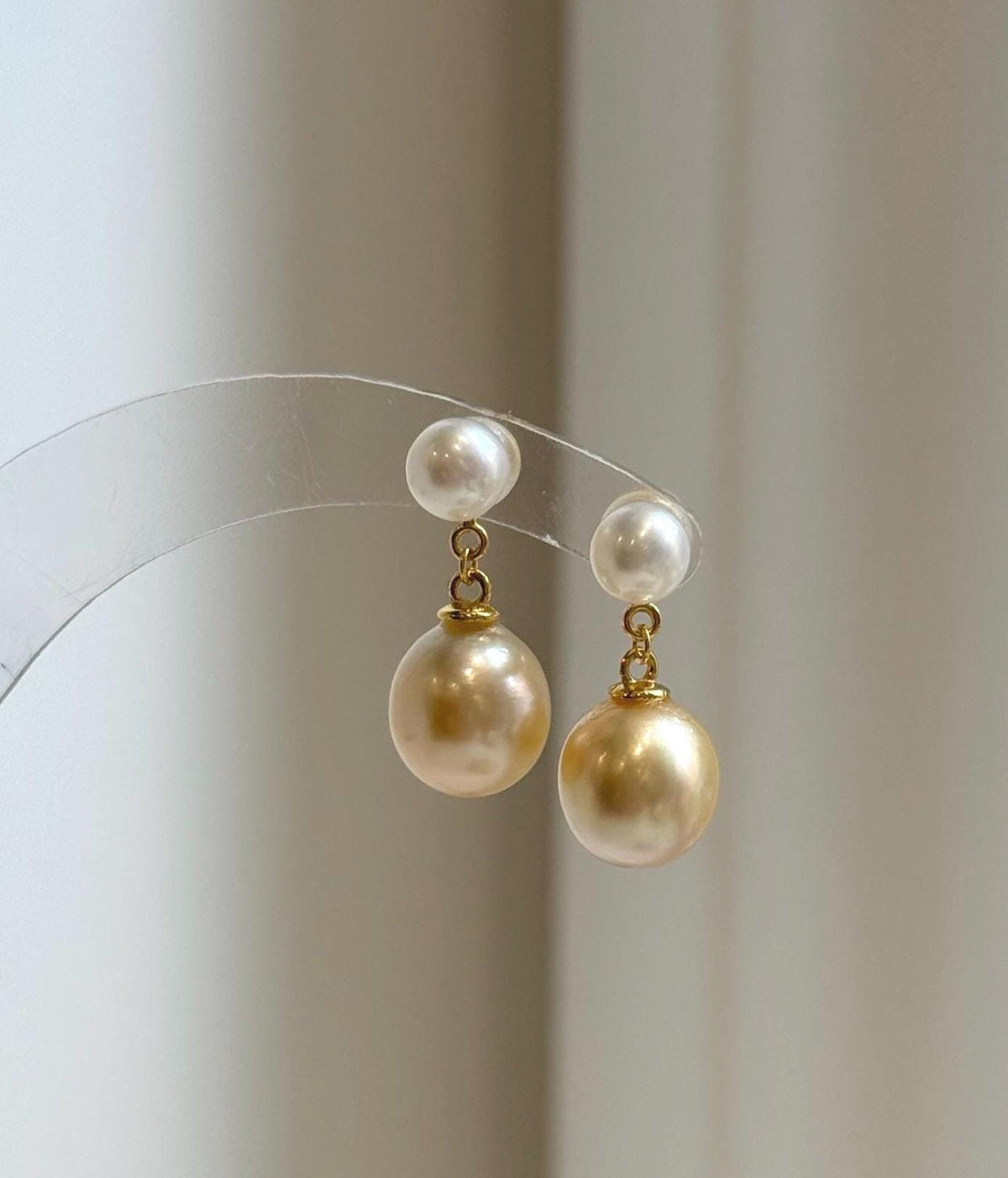 Elly’s 5.7-9.4mm South sea golden ocean White freshwater Pearls Earrings: Extreme luster Mirrored, 2.2cm high, S925 silver earrings.