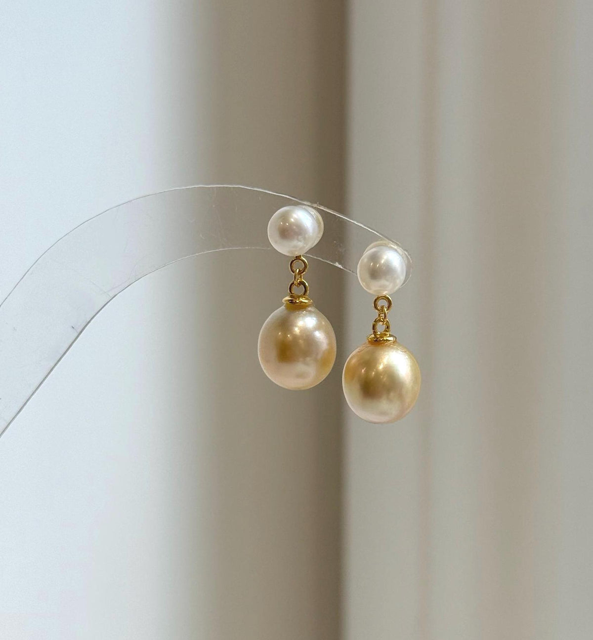 Elly’s 5.7-9.4mm South sea golden ocean White freshwater Pearls Earrings: Extreme luster Mirrored, 2.2cm high, S925 silver earrings.
