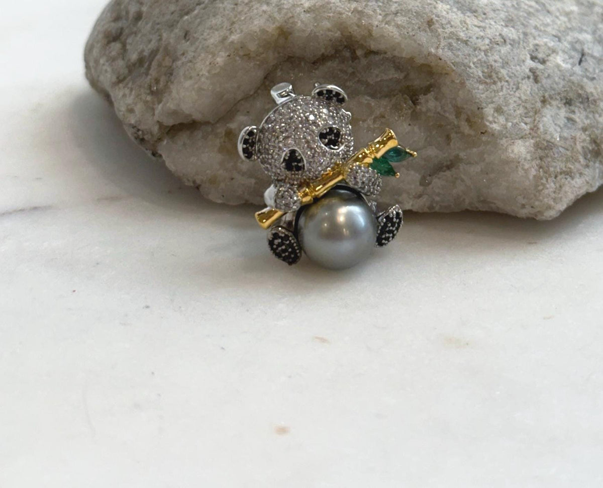 Elly’s 10.4mm Tahitian platinum Ocean Panda Brooch Pendant 2in1: Extreme Luster mirrored, 2.2x2.3cm