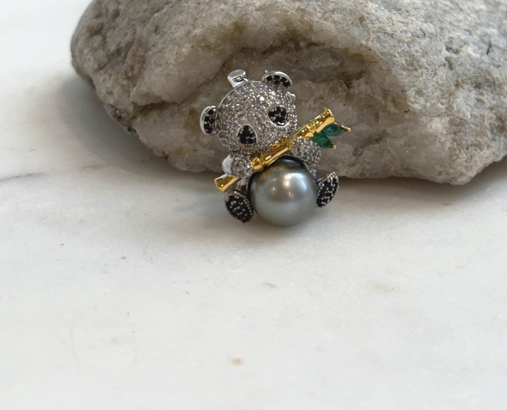 Elly’s 10.4mm Tahitian platinum Ocean Panda Brooch Pendant 2in1: Extreme Luster mirrored, 2.2x2.3cm