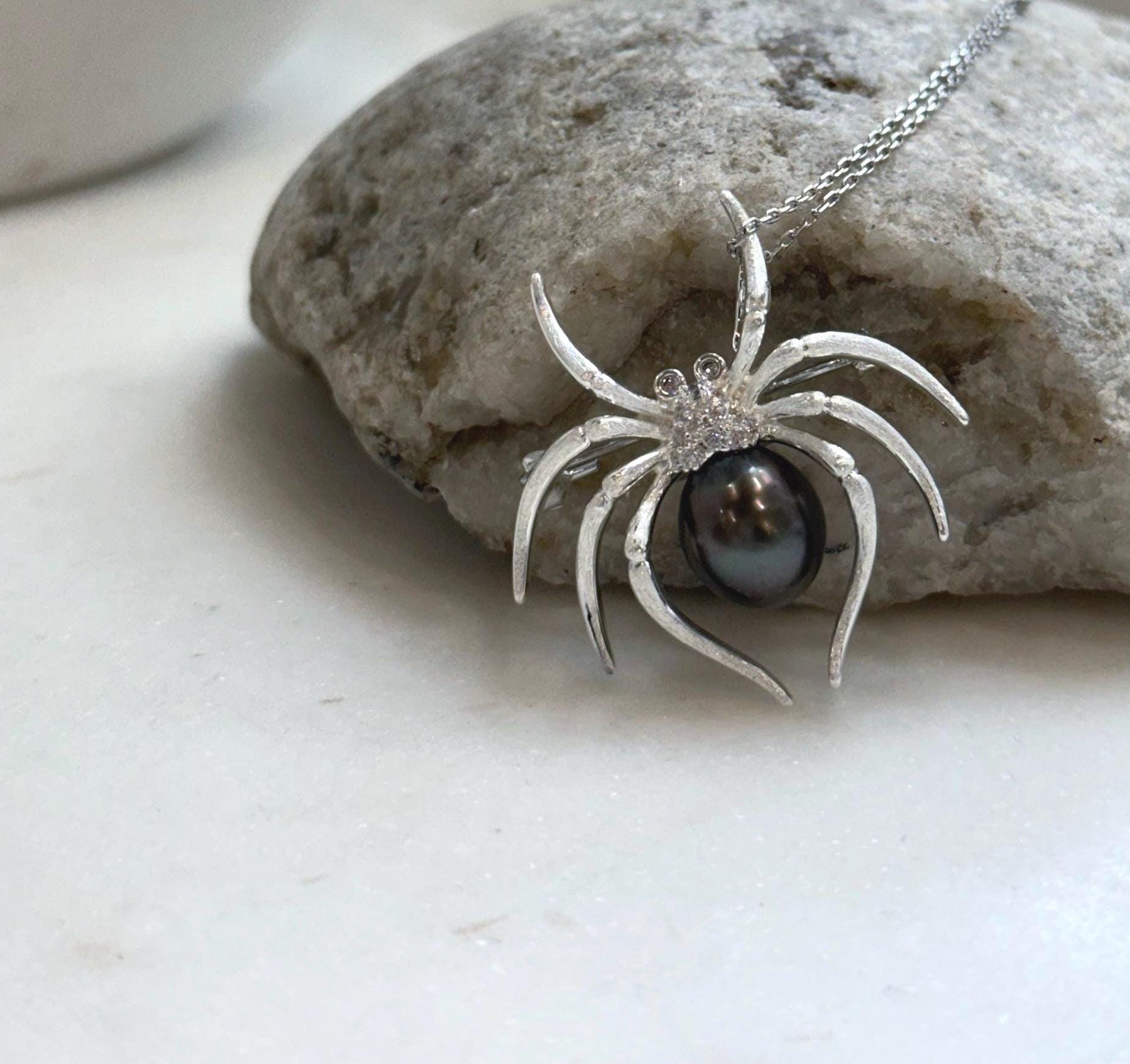 Elly’s 9.9mm Tahitian platinum Ocean Spider Brooch Pendant 2in1: Extreme Luster mirrored, 3.5x3.5cm