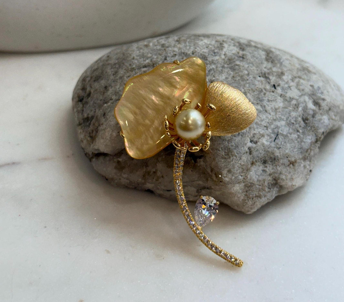 Elly’s Genius South Sea deep Golden Pearl Floral  Brooch Pendant 2in1: 9.2mm, extreme luster mirrored.