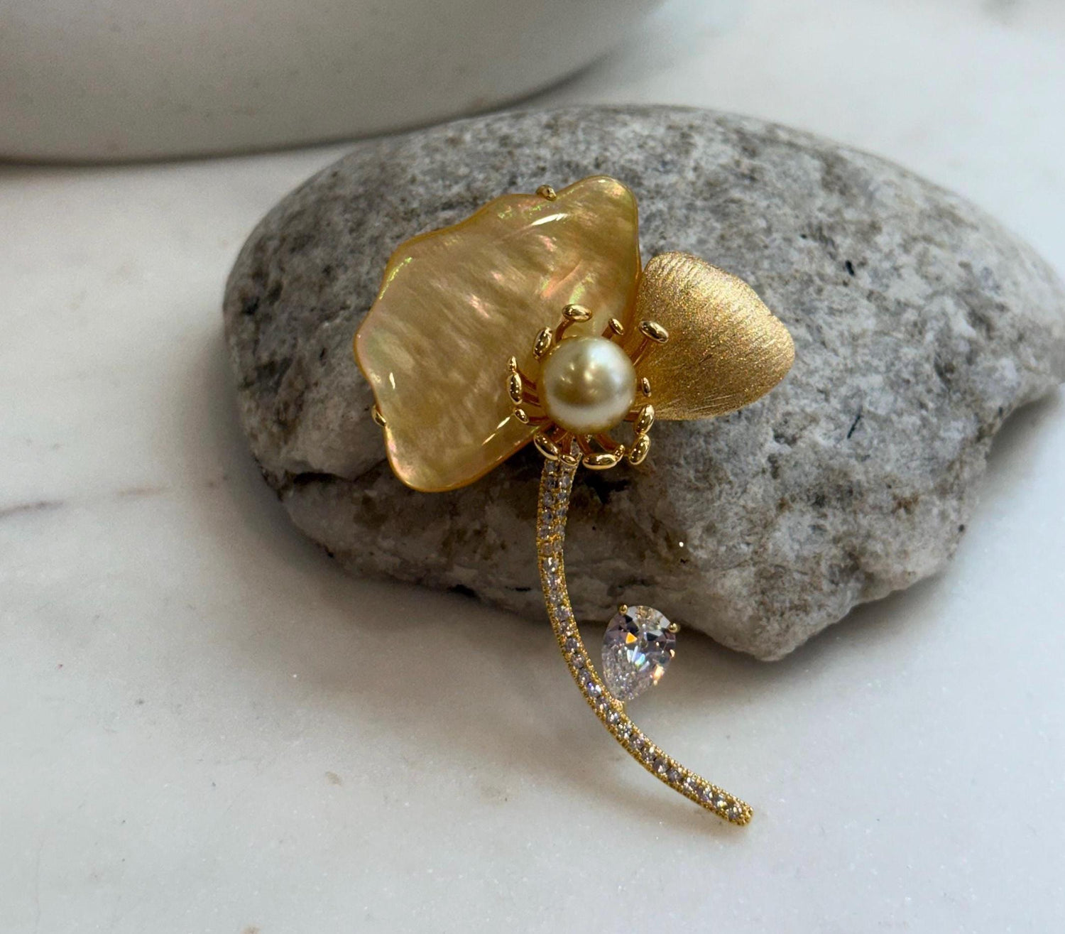 Elly’s Genius South Sea deep Golden Pearl Floral  Brooch Pendant 2in1: 9.2mm, extreme luster mirrored.
